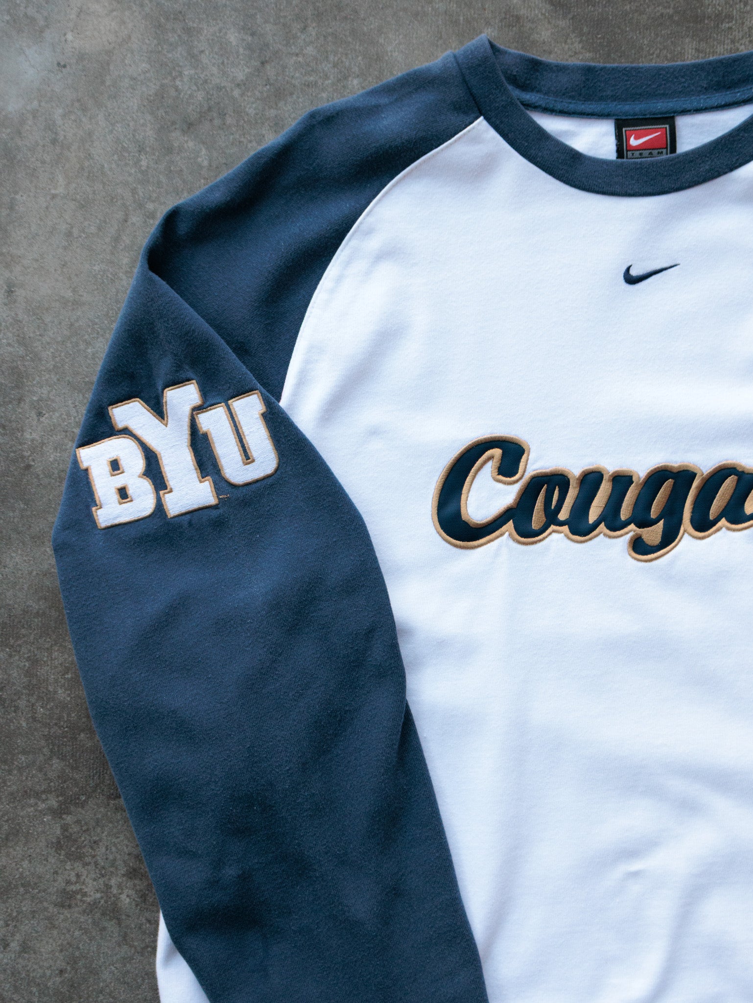 Vintage 00s White & Navy BYU Cougars Long Sleeve (M)