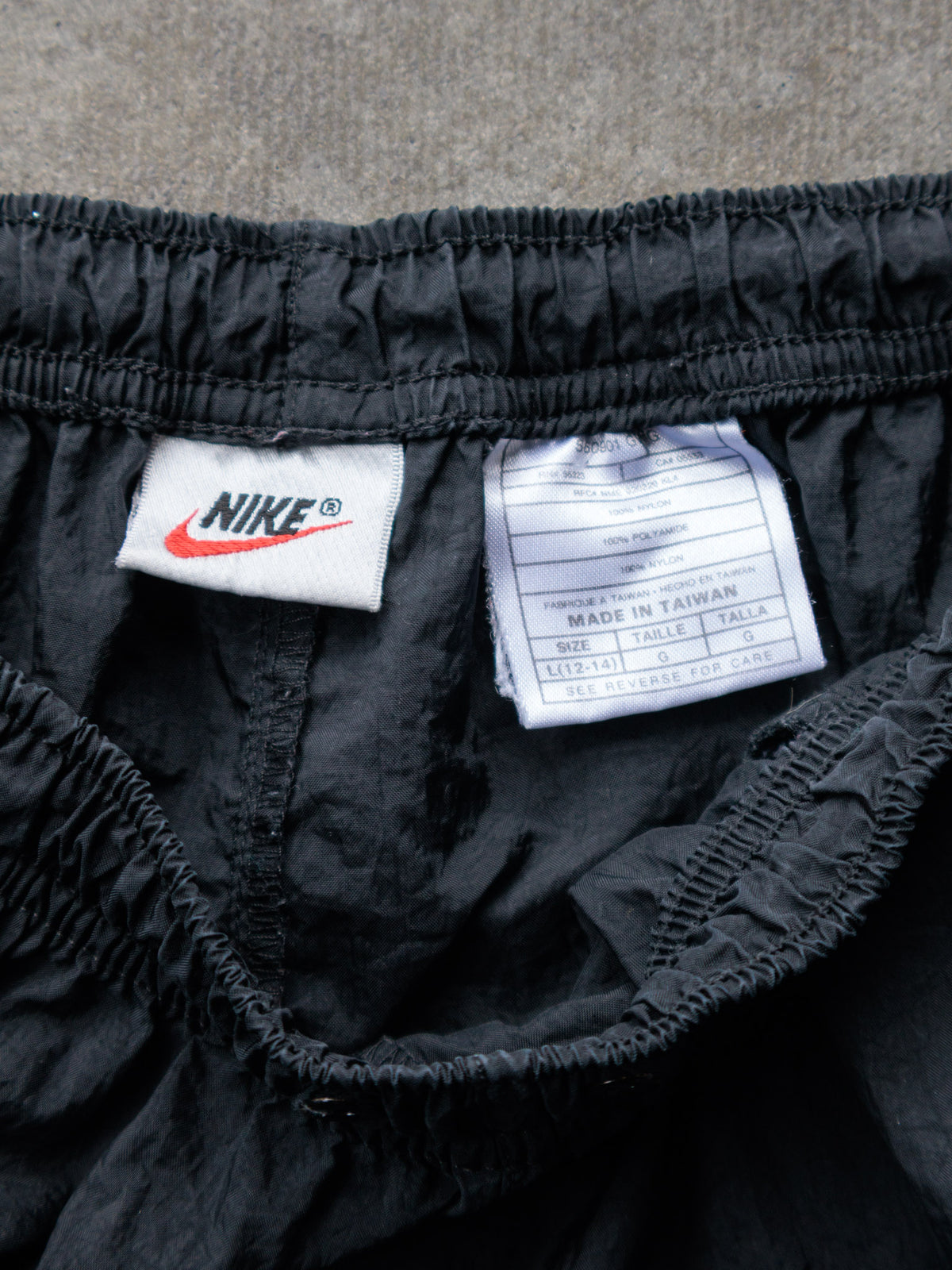 Vintage 90s Black Nike Shorts (Women's L)