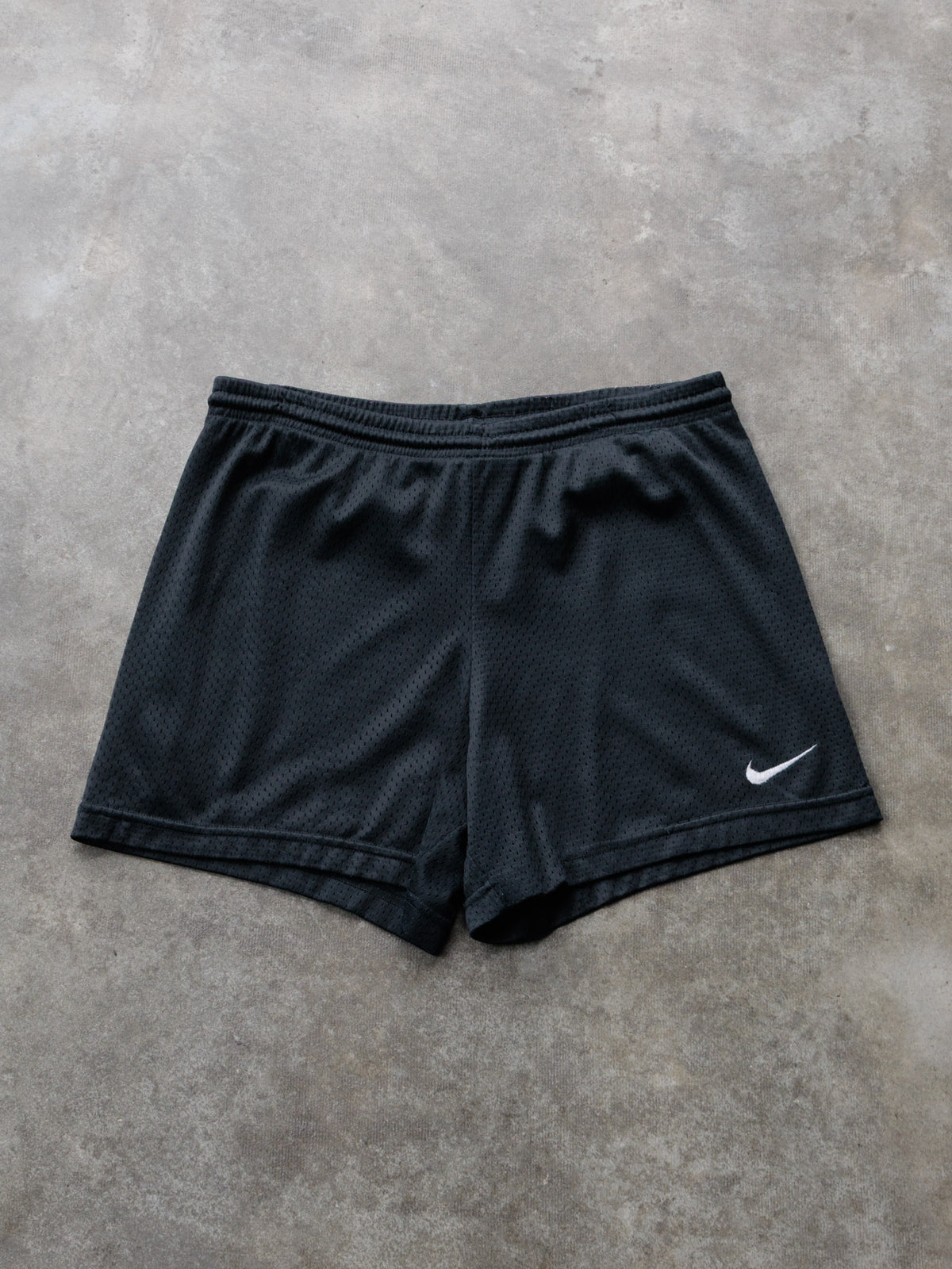 Vintage 90s Black Nike Mesh Shorts (-)