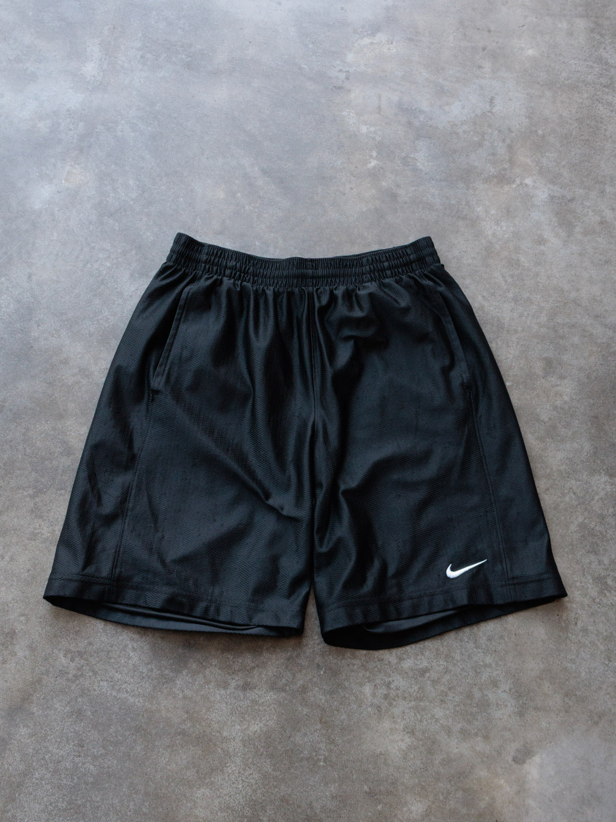 Vintage Black Nike Shorts (M)