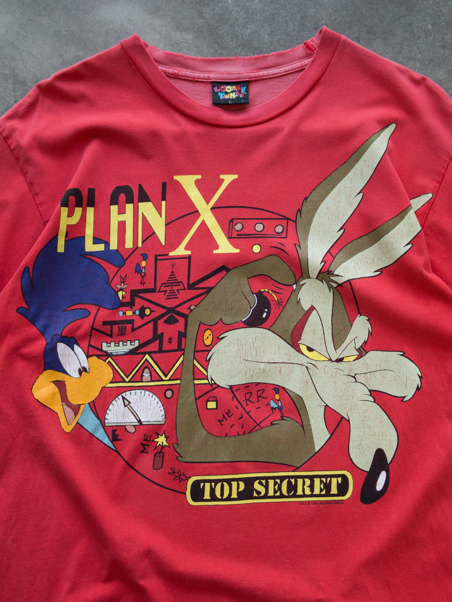Vintage 1995 Wile E. Coyote & Road Runner Looney Tunes Tee (L)