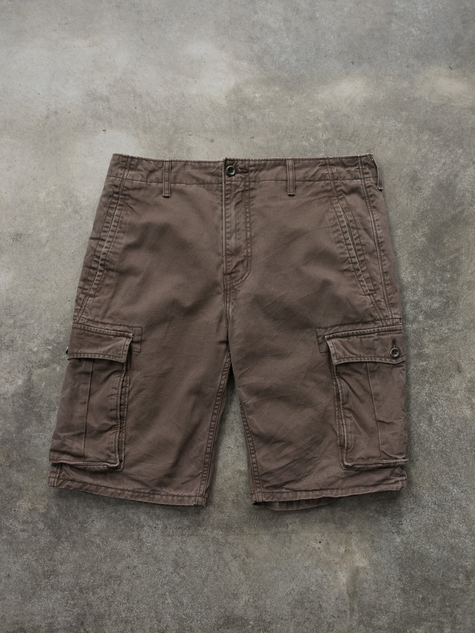 Vintage 00s Brown Levi's Cargo Shorts (W34)