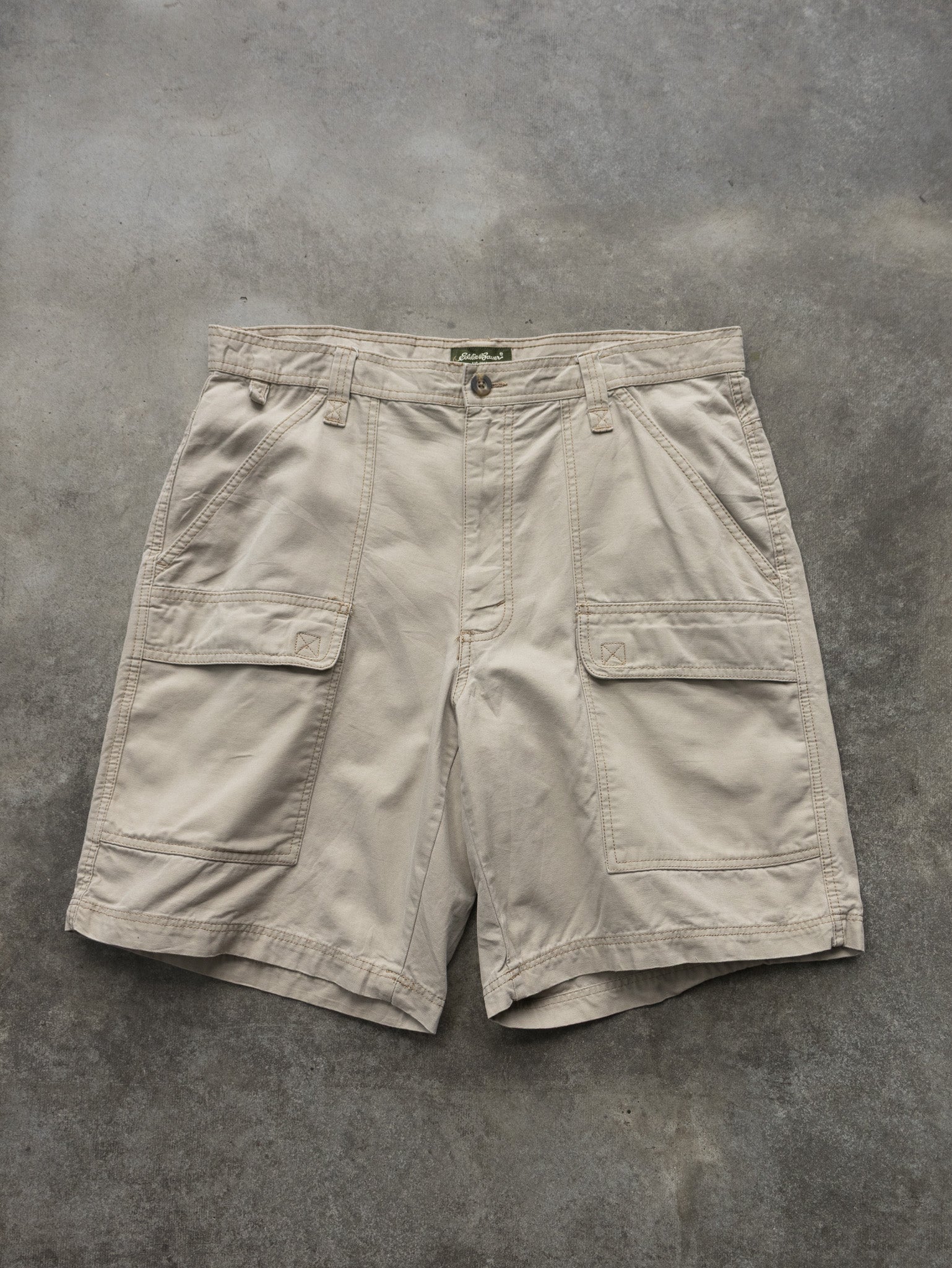 Vintage 00s Eddie Bauer Tan Multi-Pocket Cargo Shorts (W36)