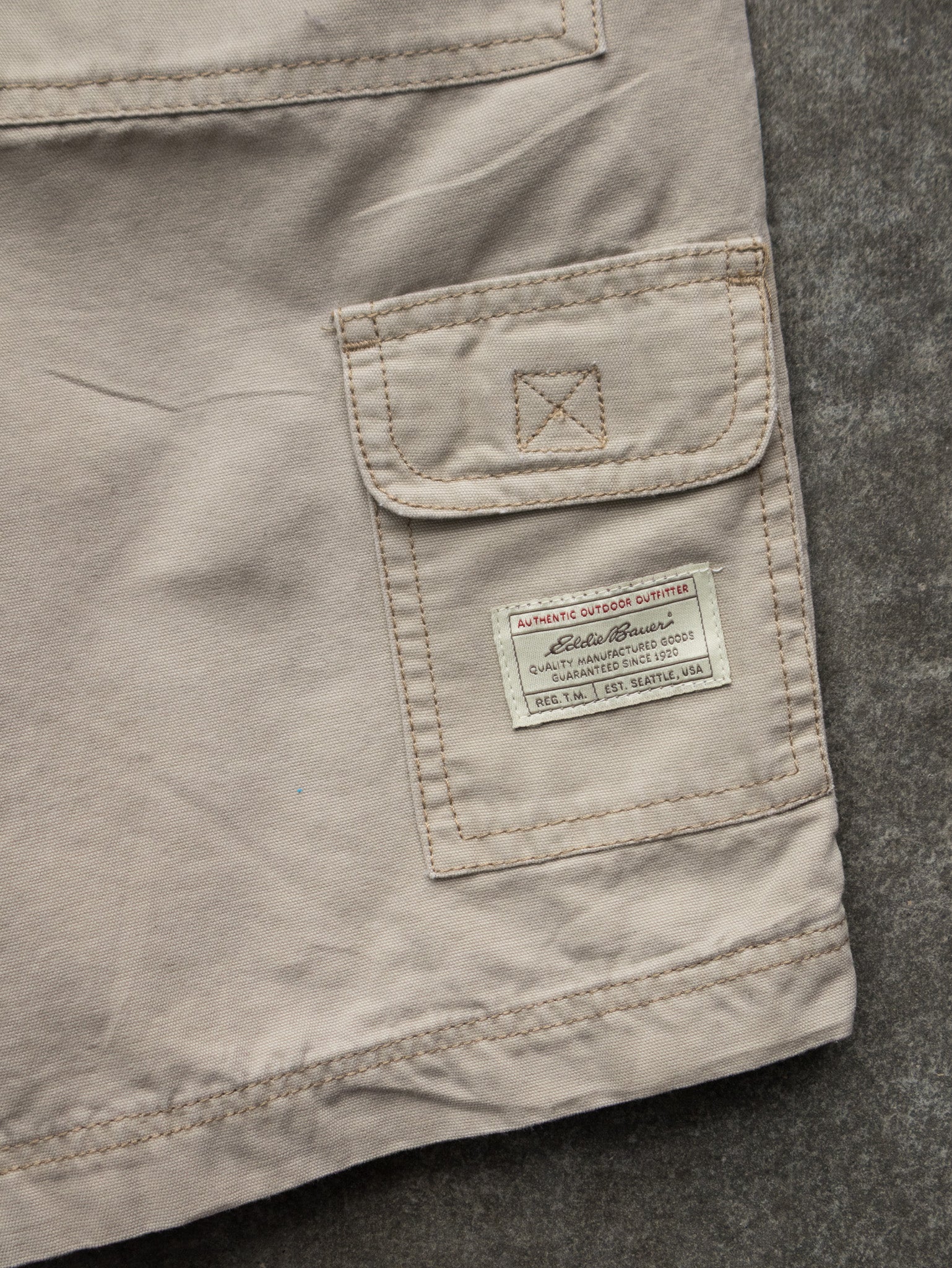 Vintage 00s Eddie Bauer Tan Multi-Pocket Cargo Shorts (W36)