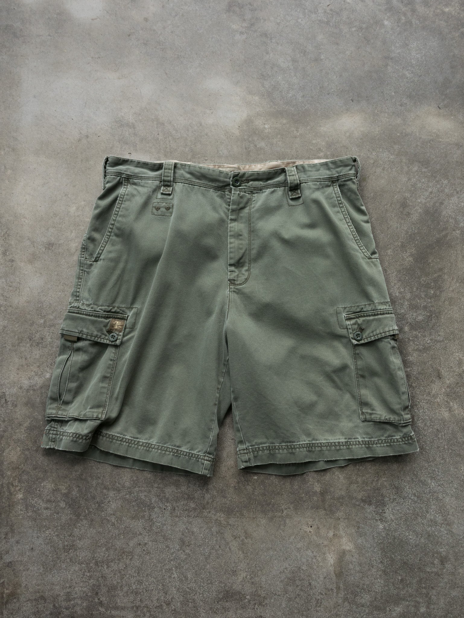Vintage 00s Olive Green IZOD Cargo Shorts (W38)