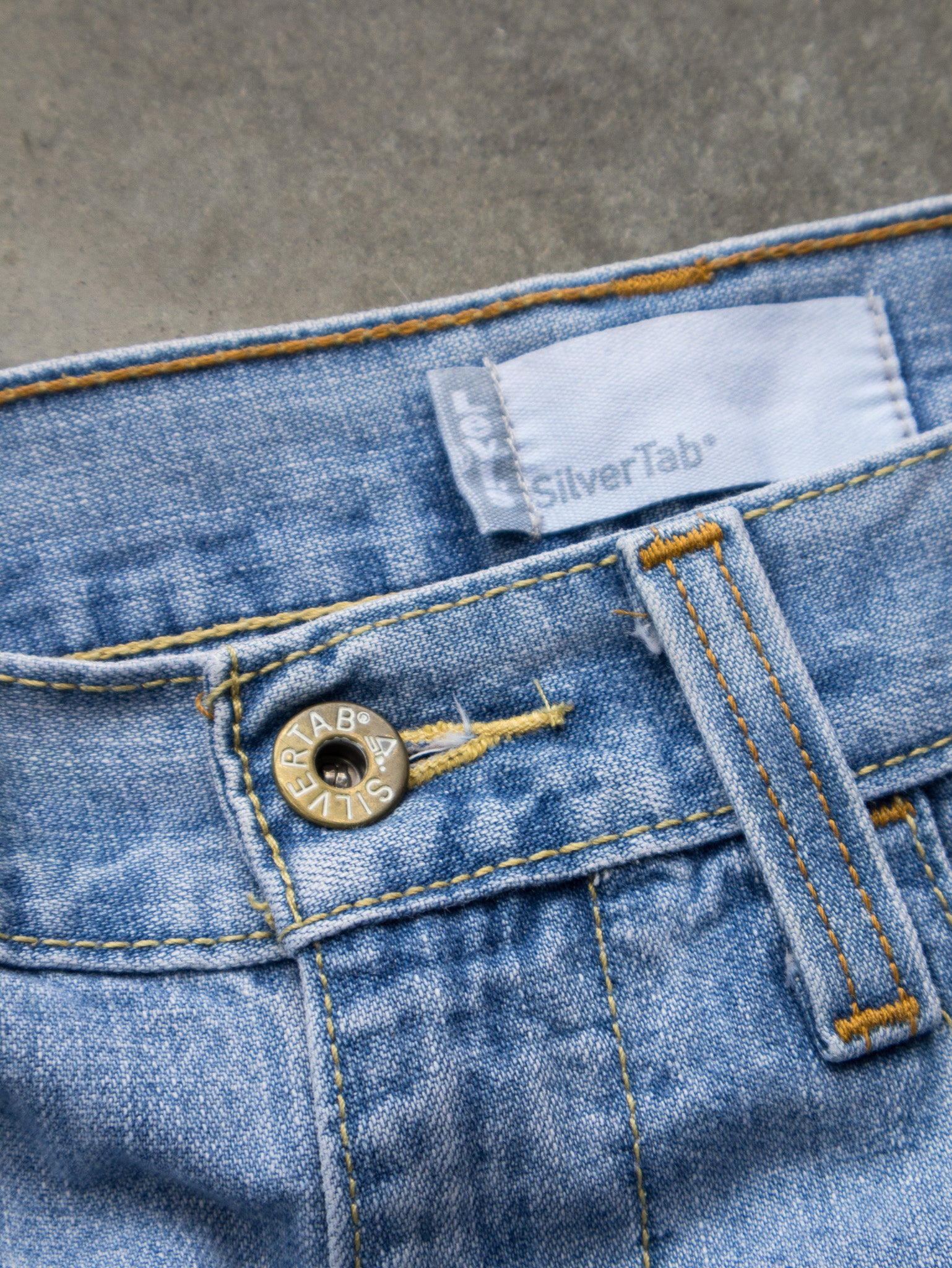 Vintage 00s Light Wash Levi's SilverTab Jeans (W30)