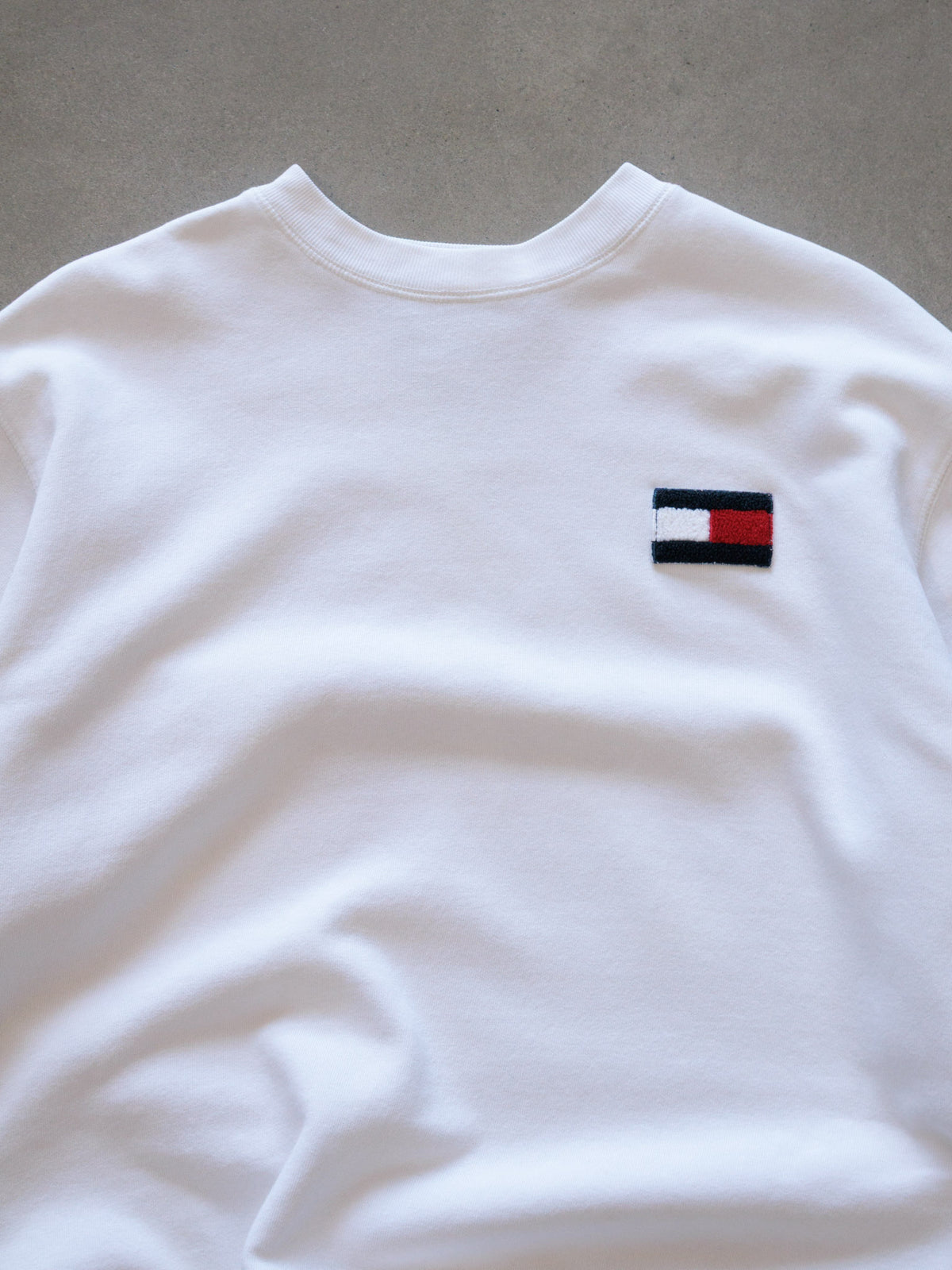 Vintage White Tommy Hilfiger Flag Sweatshirt (L)