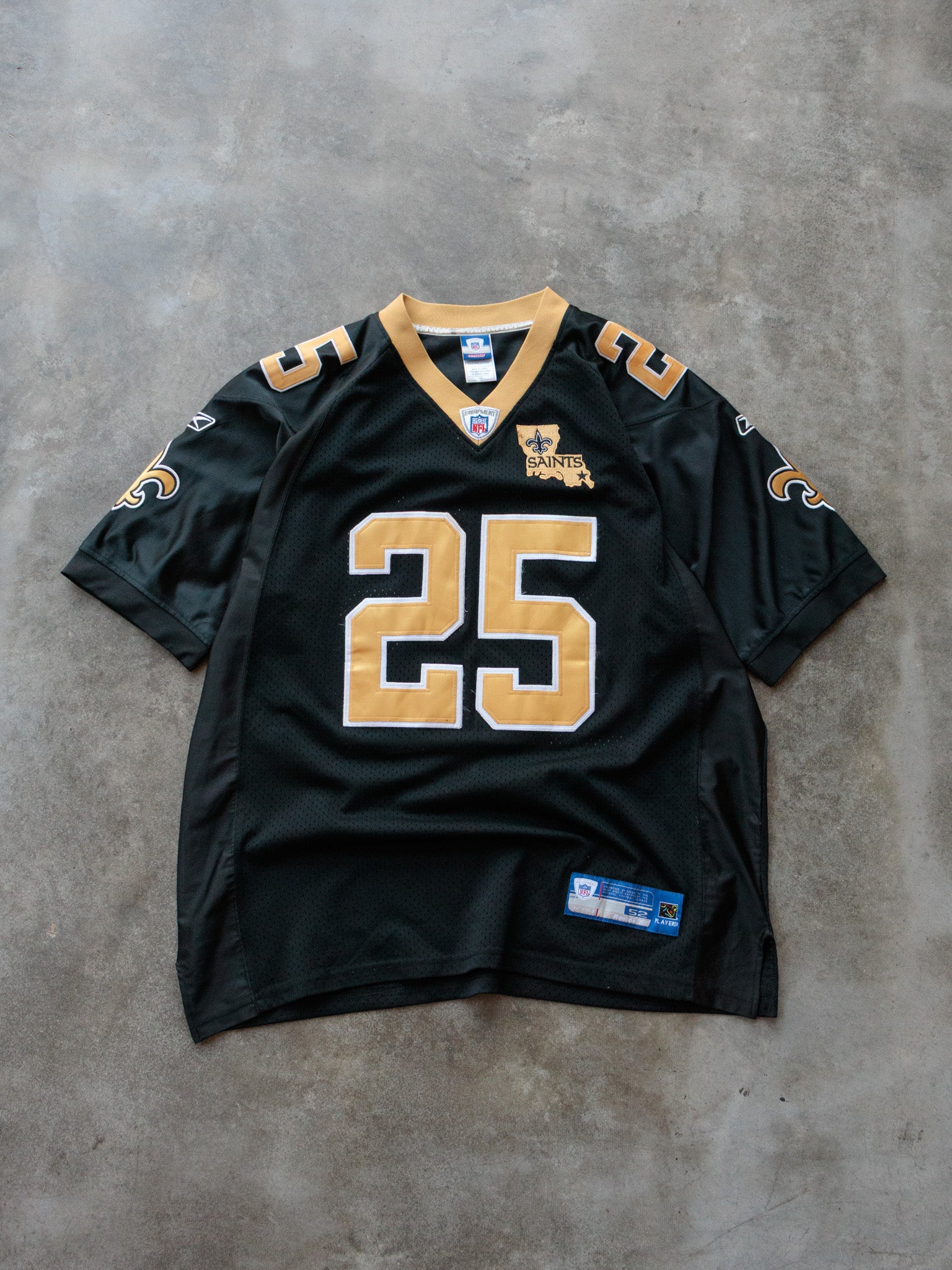 Vintage 00s Black New Orleans Saints Reggie Bush Jersey (L)