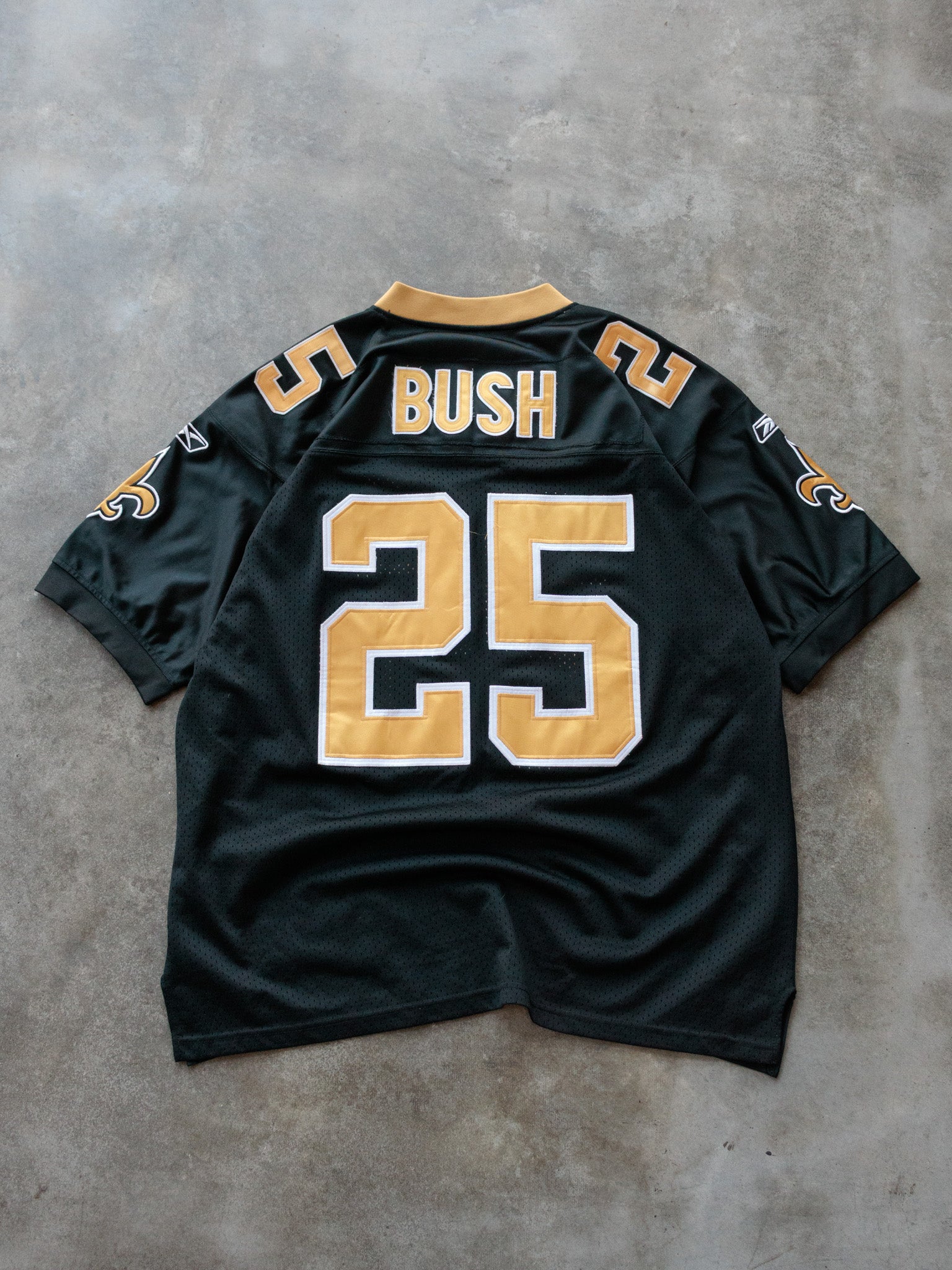 Vintage 00s Black New Orleans Saints Reggie Bush Jersey (L)