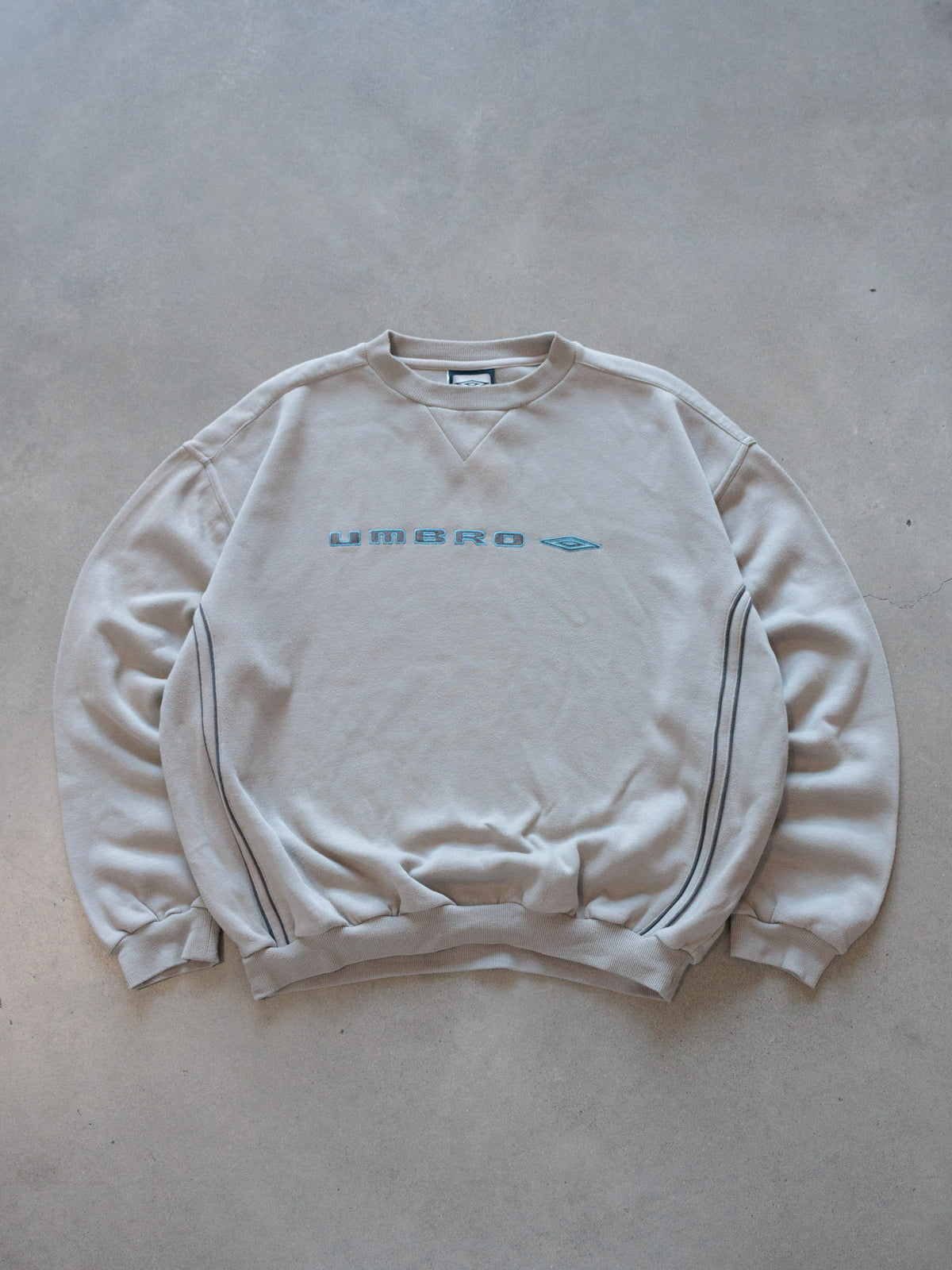 Vintage 00s Beige Umbro Sweatshirt (L)