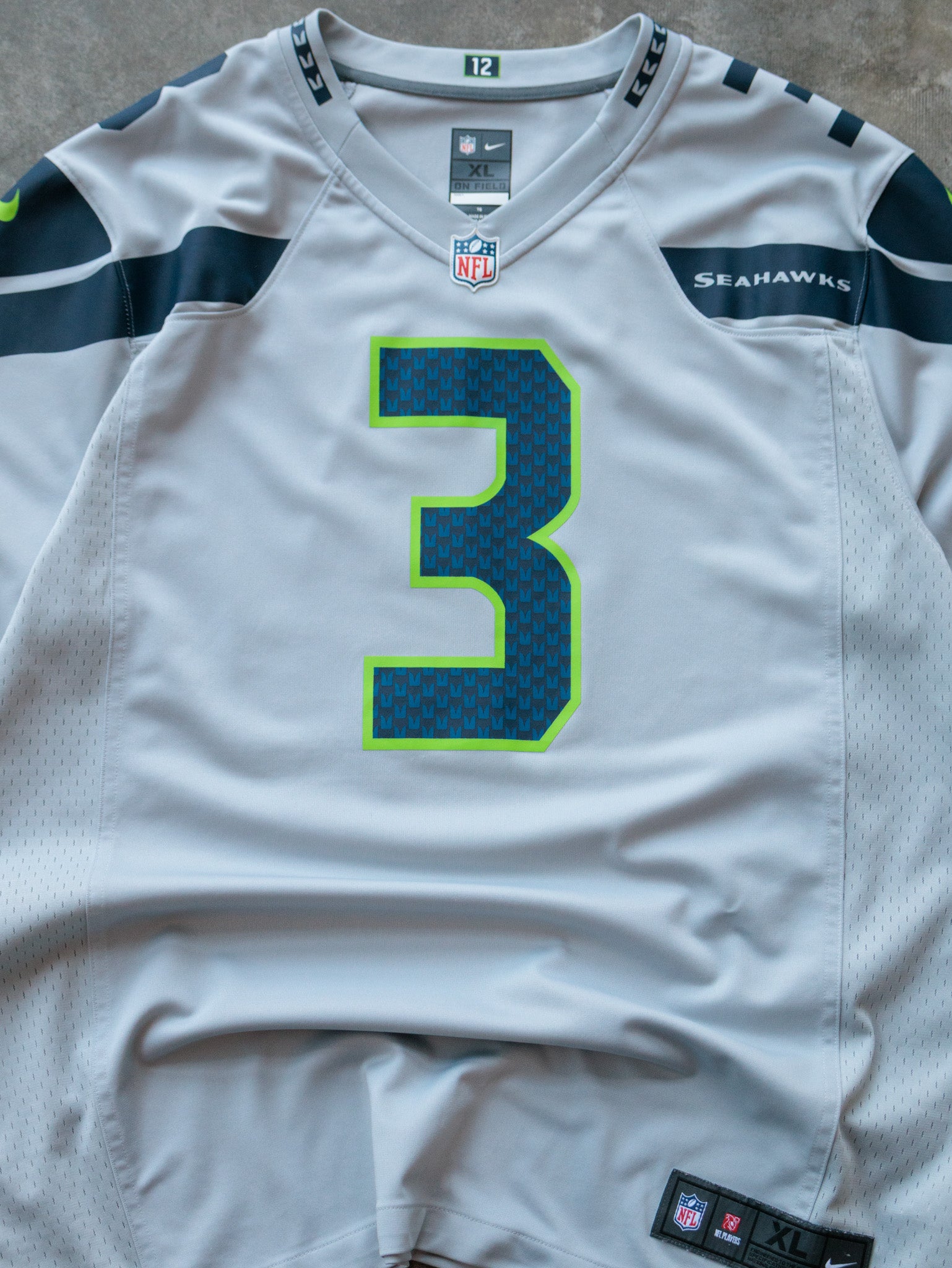 Vintage Grey Nike Seattle Seahawks Russell Wilson Jersey (XL)