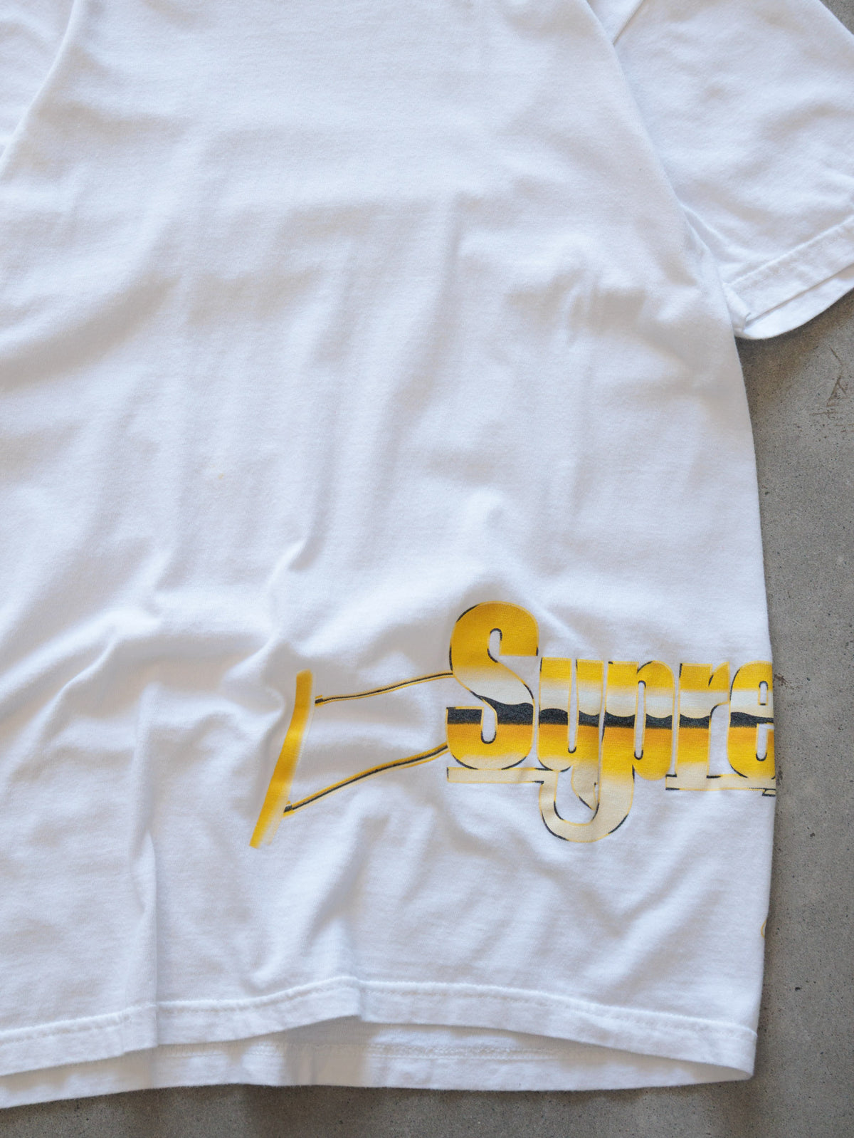 Vintage White Supreme Gun Tee (M)