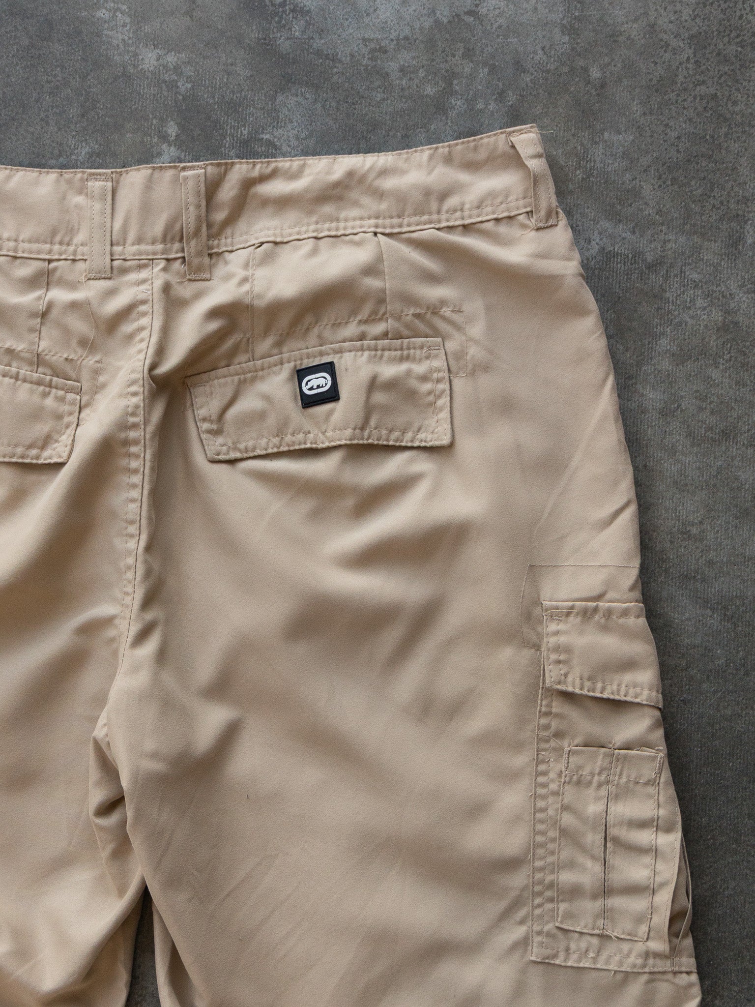 Vintage Beige Ecko Cargo Shorts (W34)