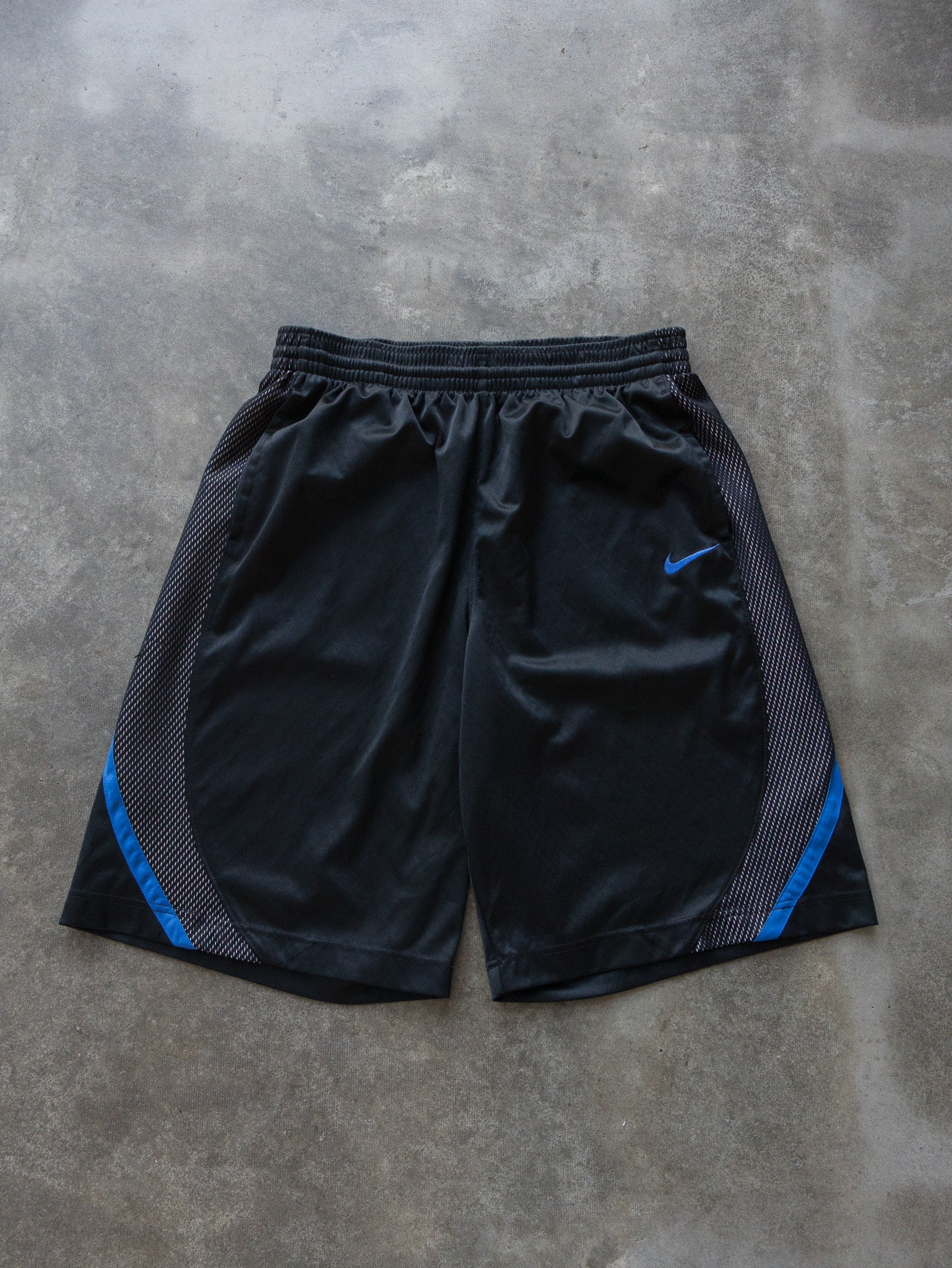 Vintage Black Nike Basketball Shorts (L)