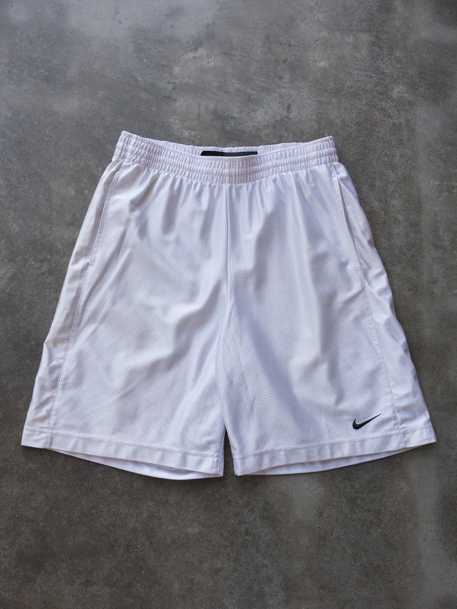 Vintage White Nike Basketball Shorts (L)