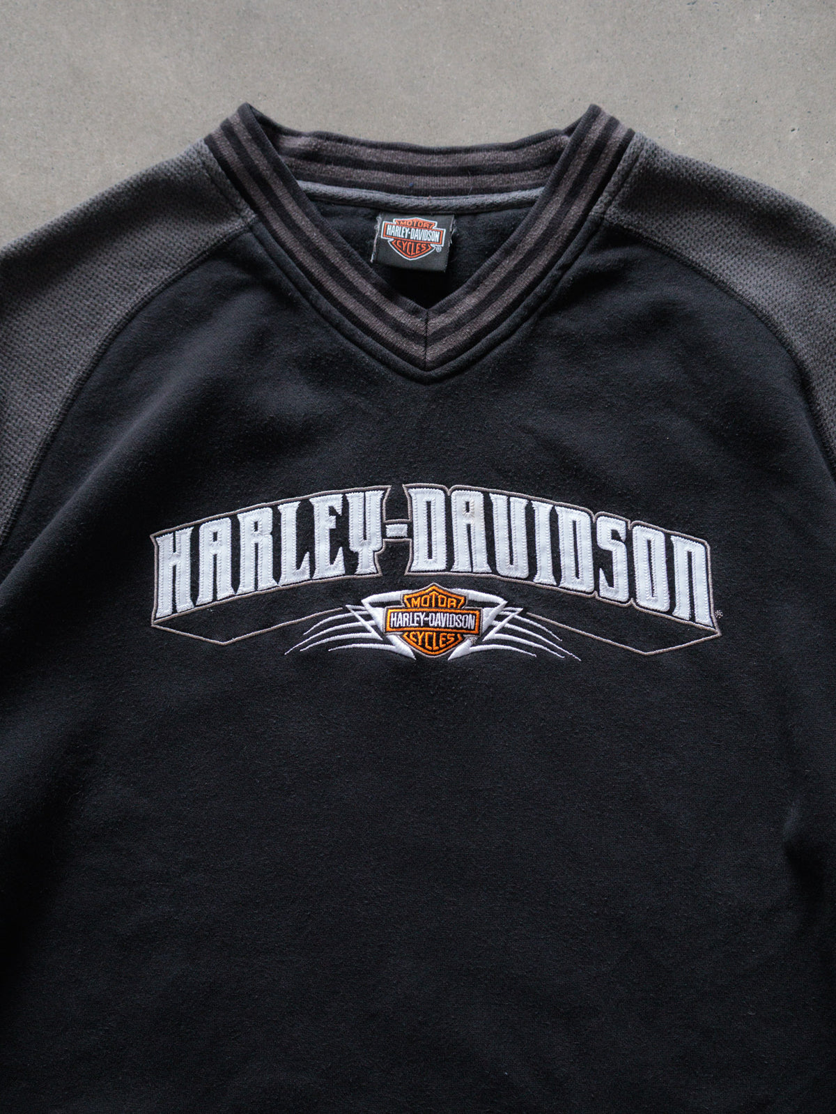 Vintage 00s Black Harley-Davidson Thiensville Wisconsin V-Neck Sweatshirt (-)