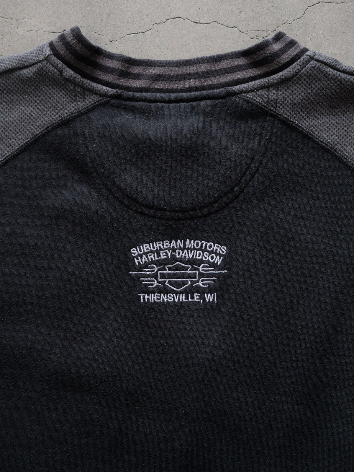 Vintage 00s Black Harley-Davidson Thiensville Wisconsin V-Neck Sweatshirt (-)