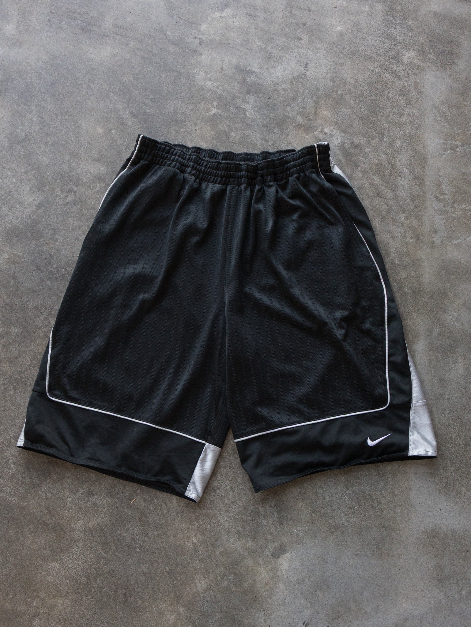 Vintage Black Nike Basketball Shorts (L)