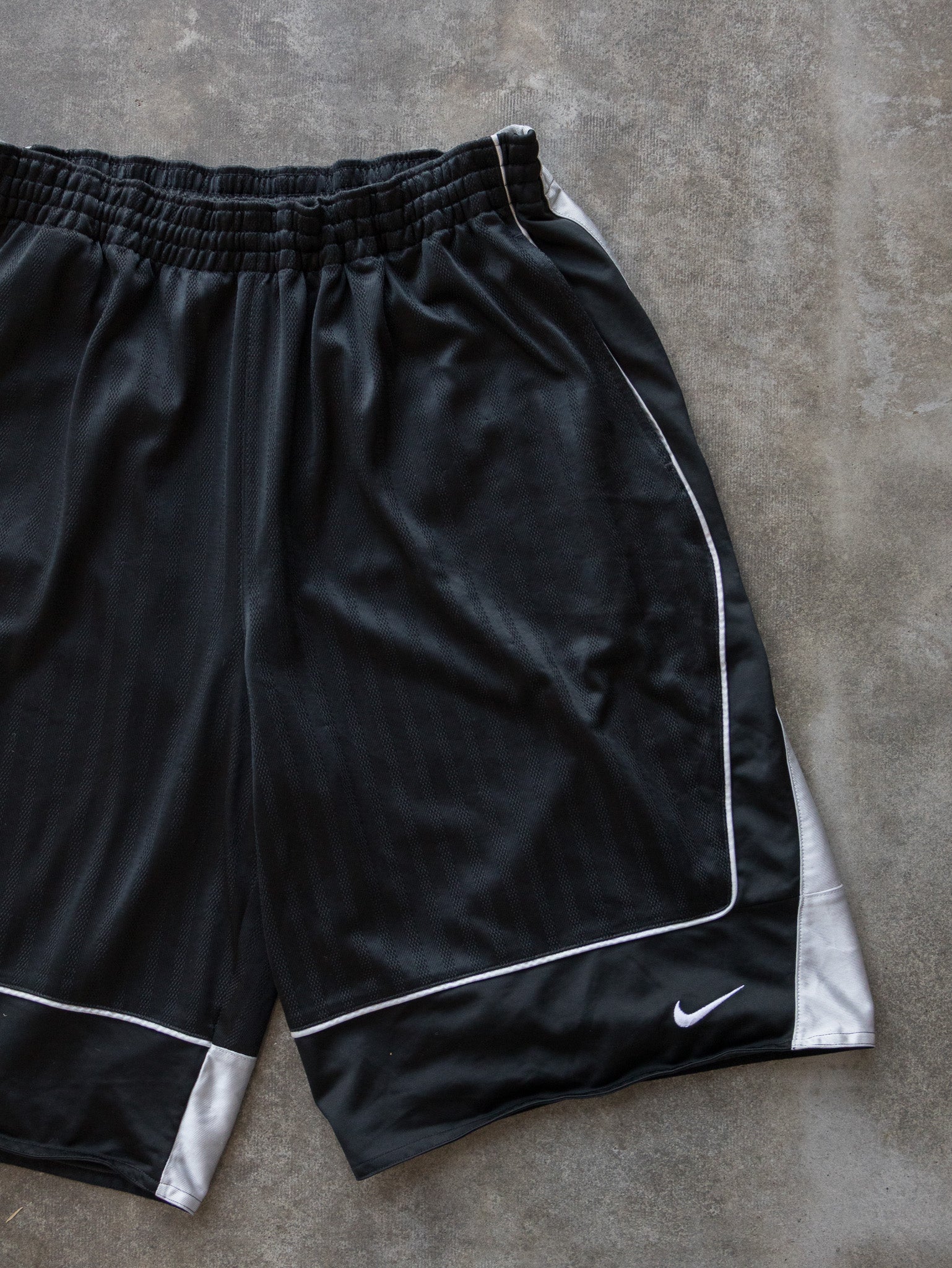 Vintage Black Nike Basketball Shorts (L)