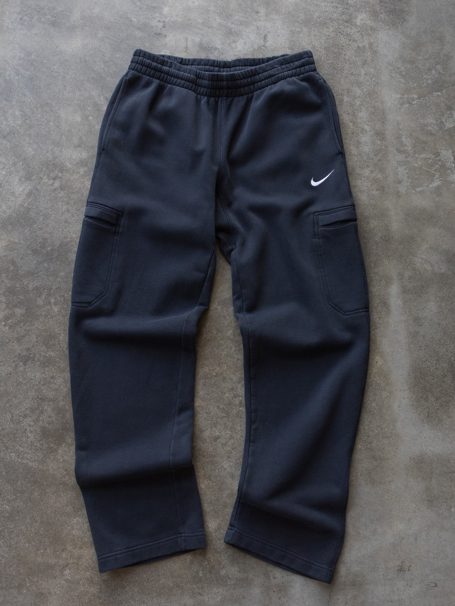 Vintage Navy Nike Cargo Sweatpants (M)