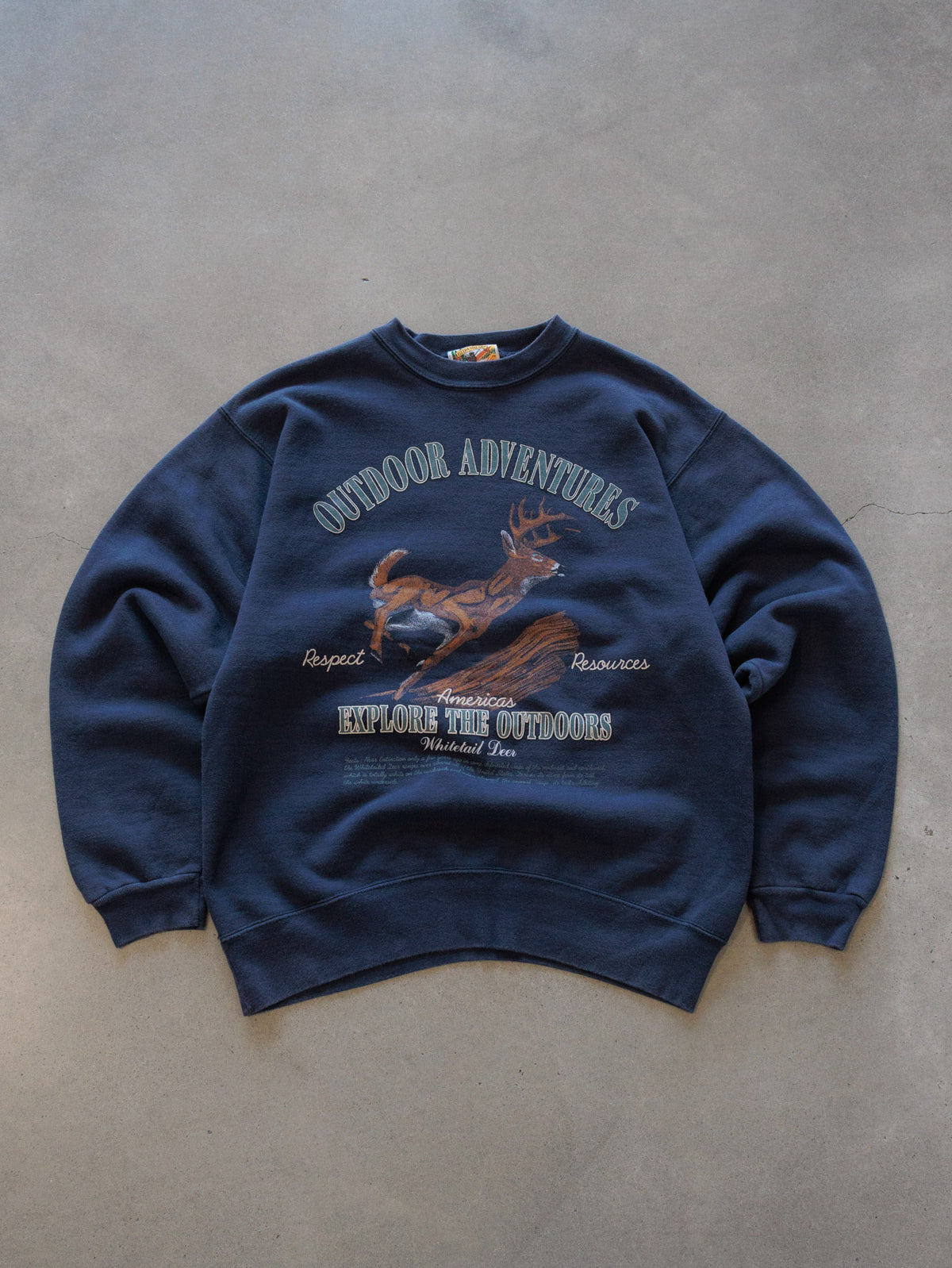 Vintage 90s Navy Field & Stream Whitetail Deer Sweatshirt (M)