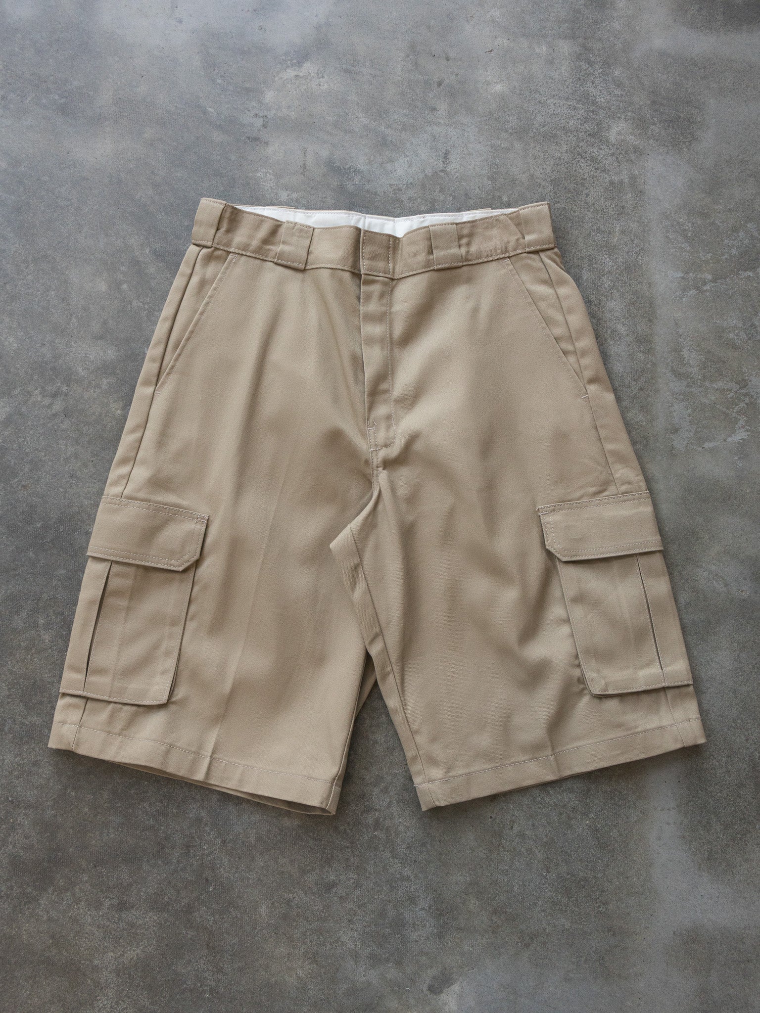 Vintage Khaki Dickies Cargo Shorts (W32)