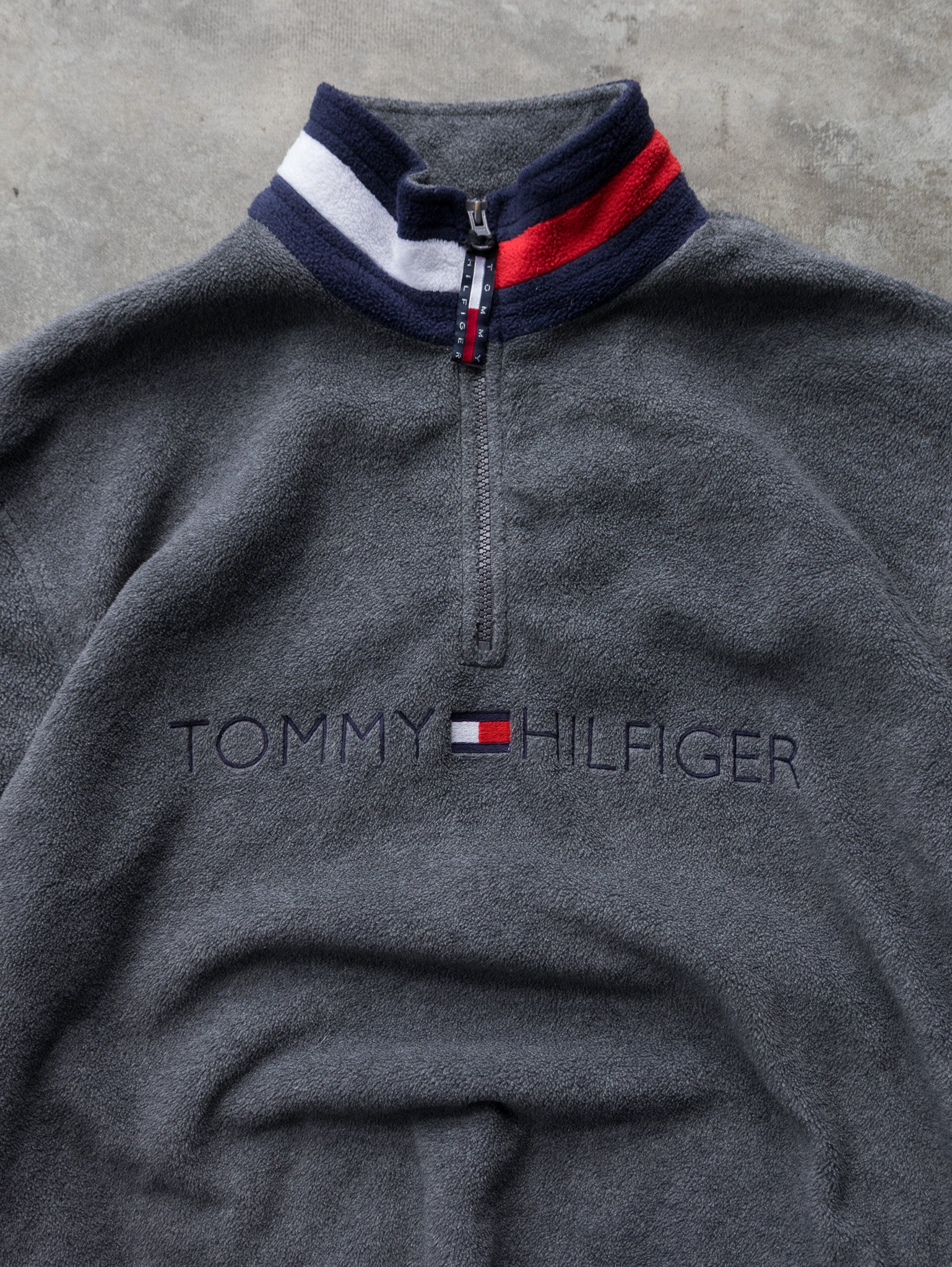 Vintage 00s Grey Tommy Hilfiger Quarter Zip Fleece Sweatshirt (M)