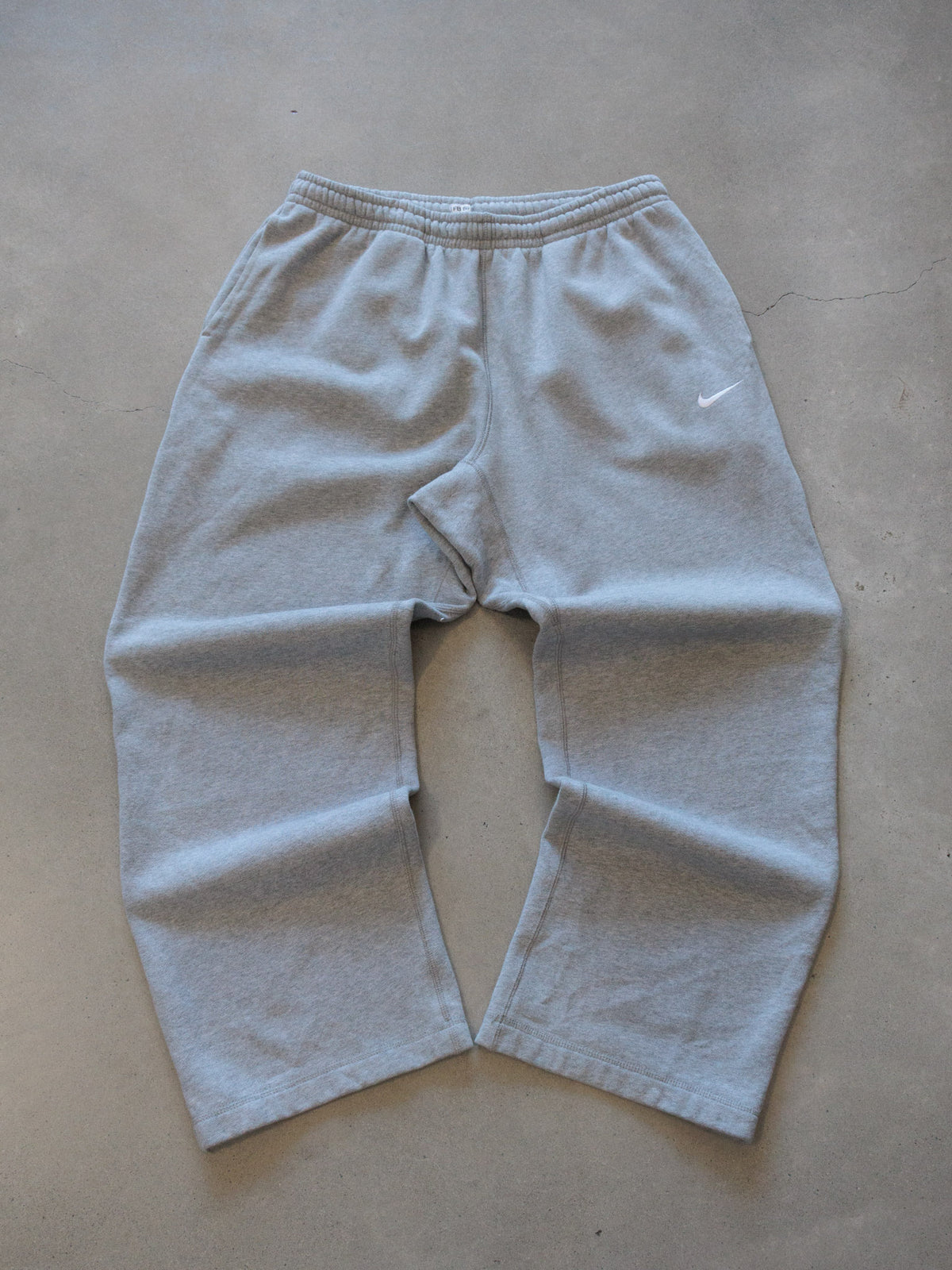 Vintage 00s Grey Nike Sweatpants (L)