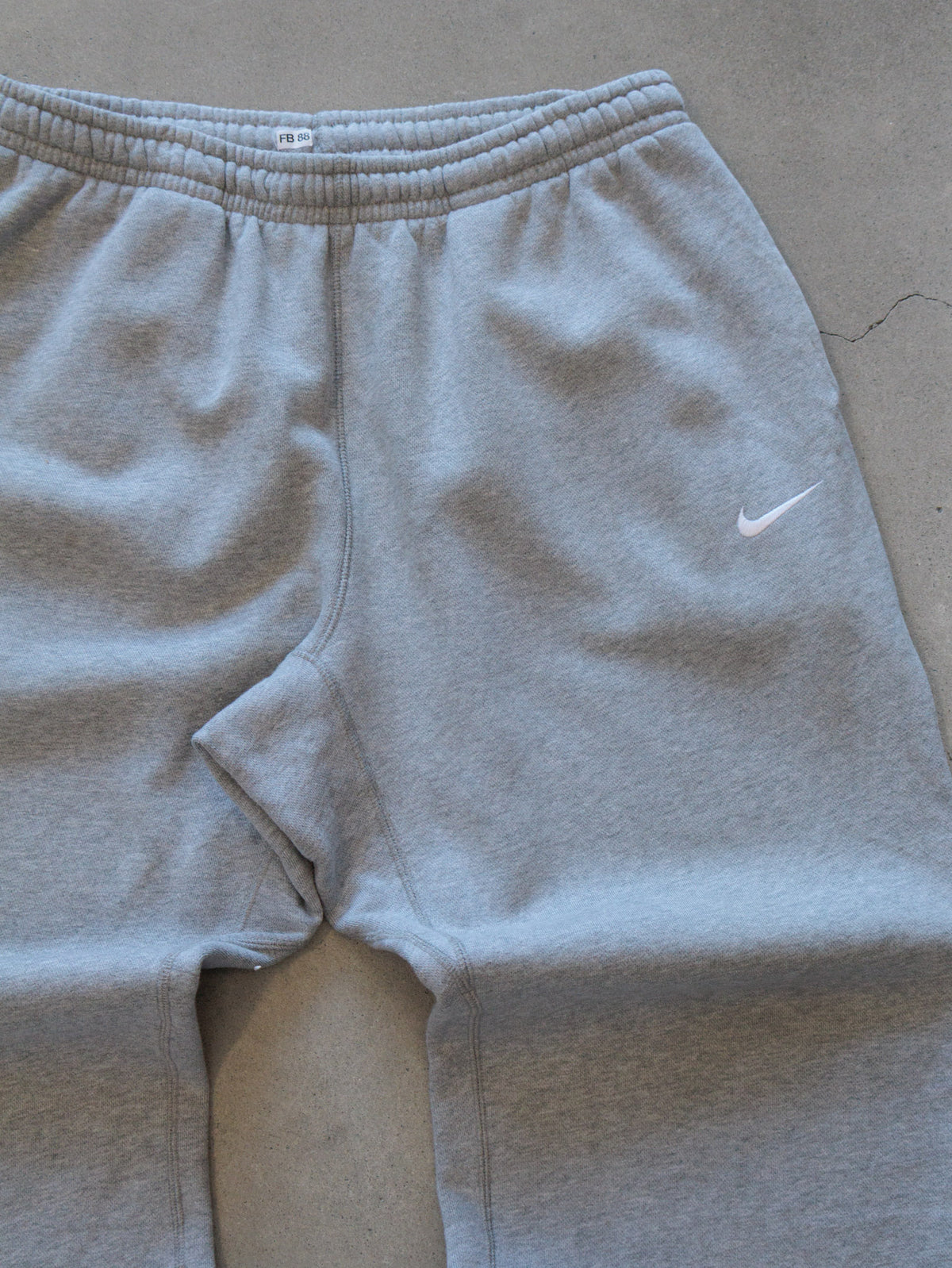 Vintage 00s Grey Nike Sweatpants (L)