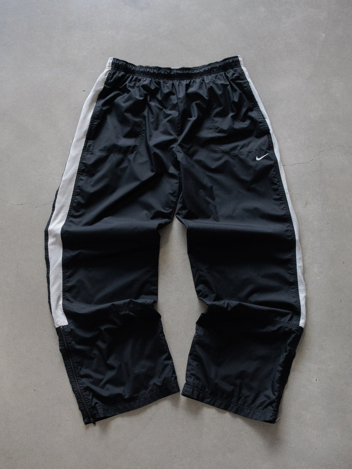 Vintage 00s Black Nike Track Pants (-)
