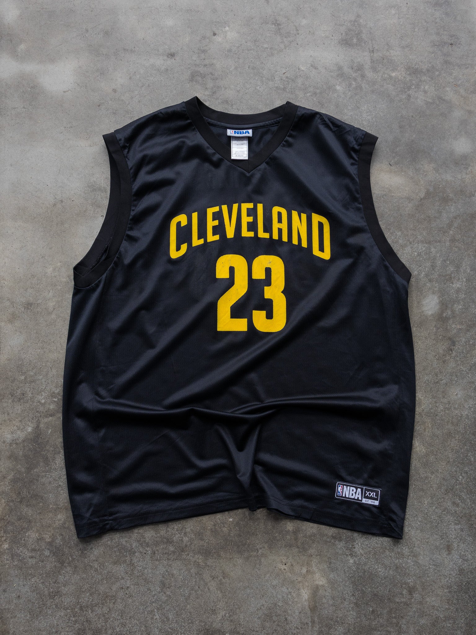 Vintage Black LeBron James Cleveland Cavaliers NBA Jersey (2XL)