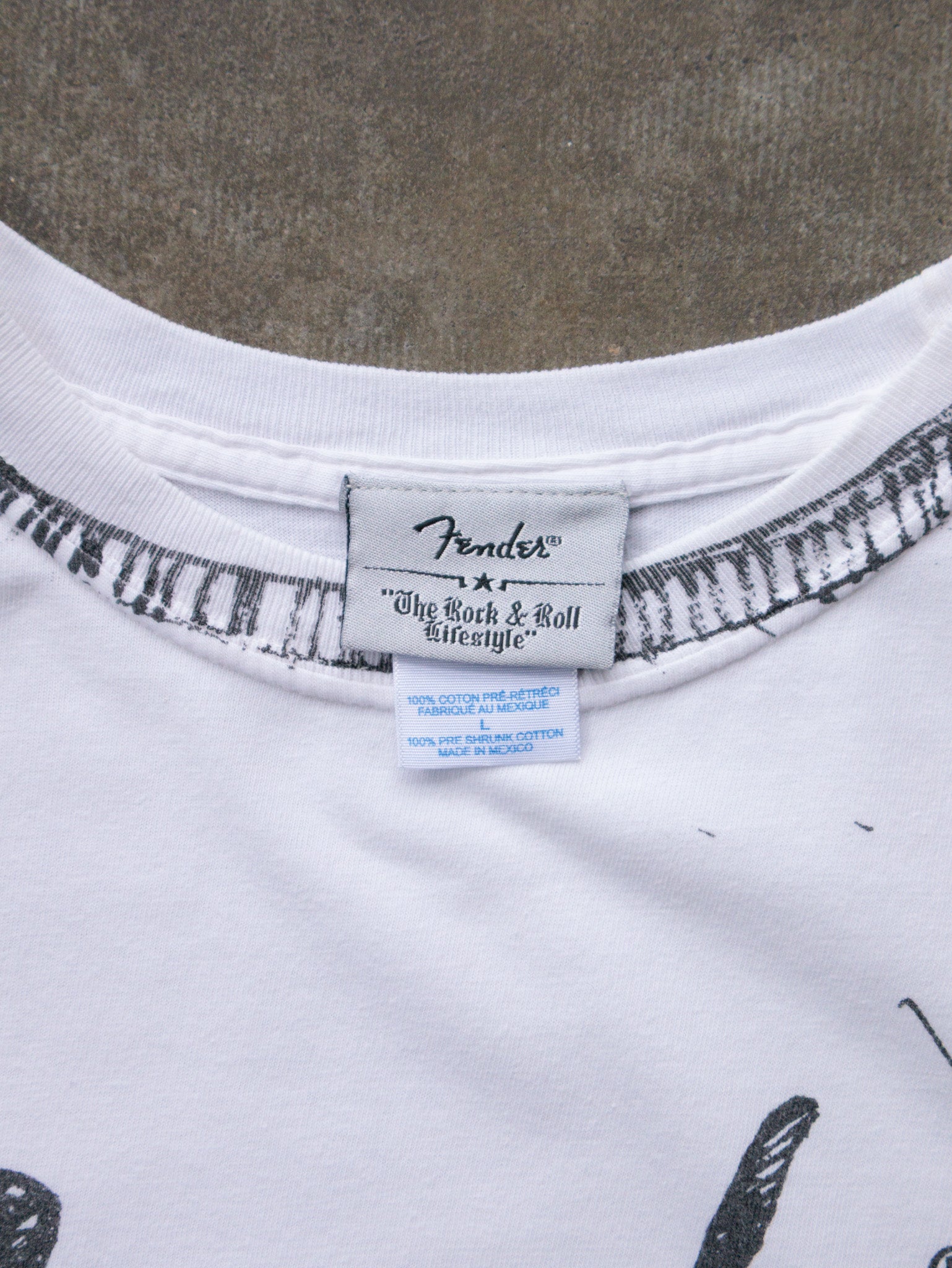 Vintage White Fender Guitar Graphic Tee (L)