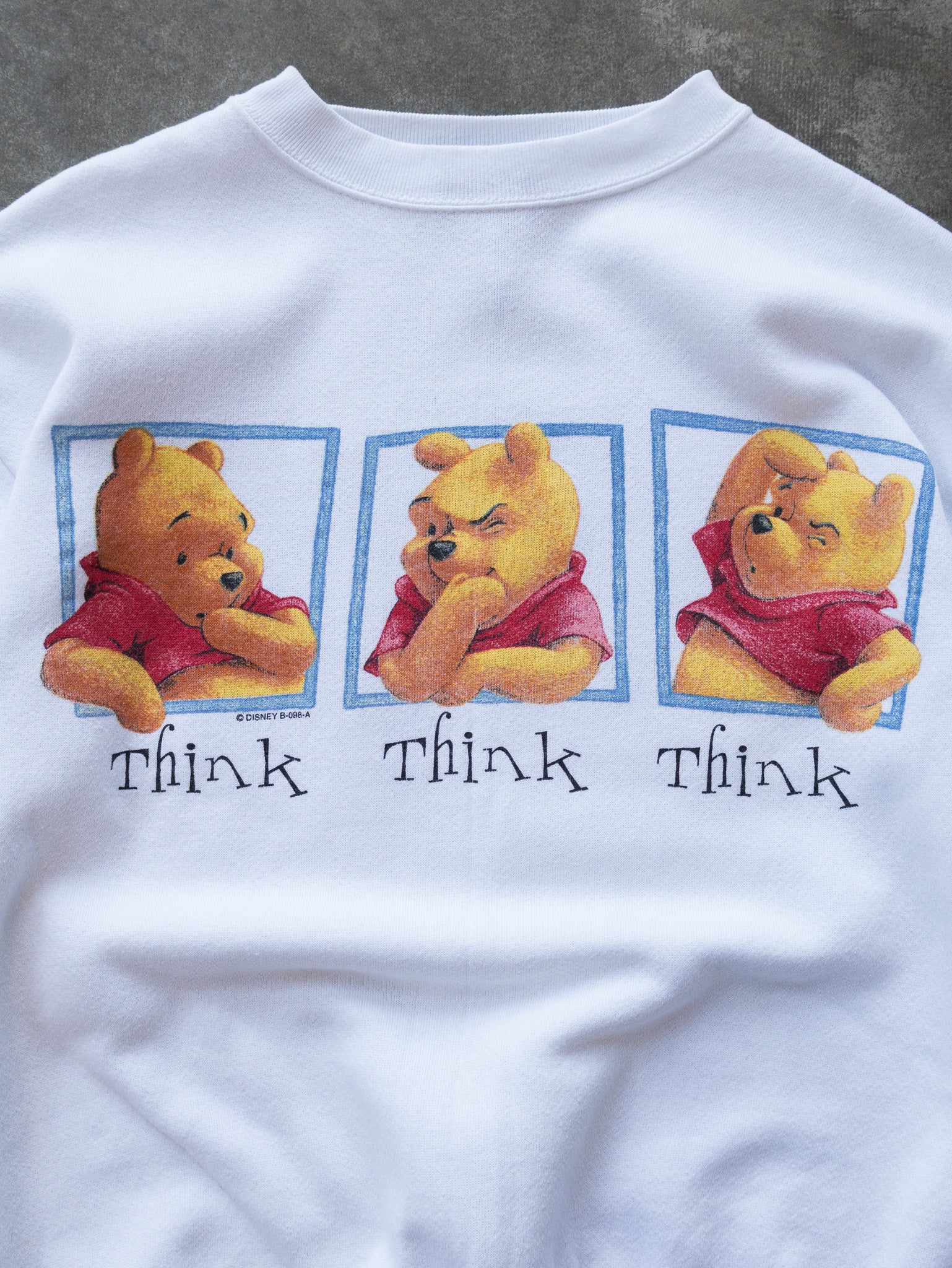 Vintage 90s White Disney Pooh Think Think Think Sweatshirt (M)