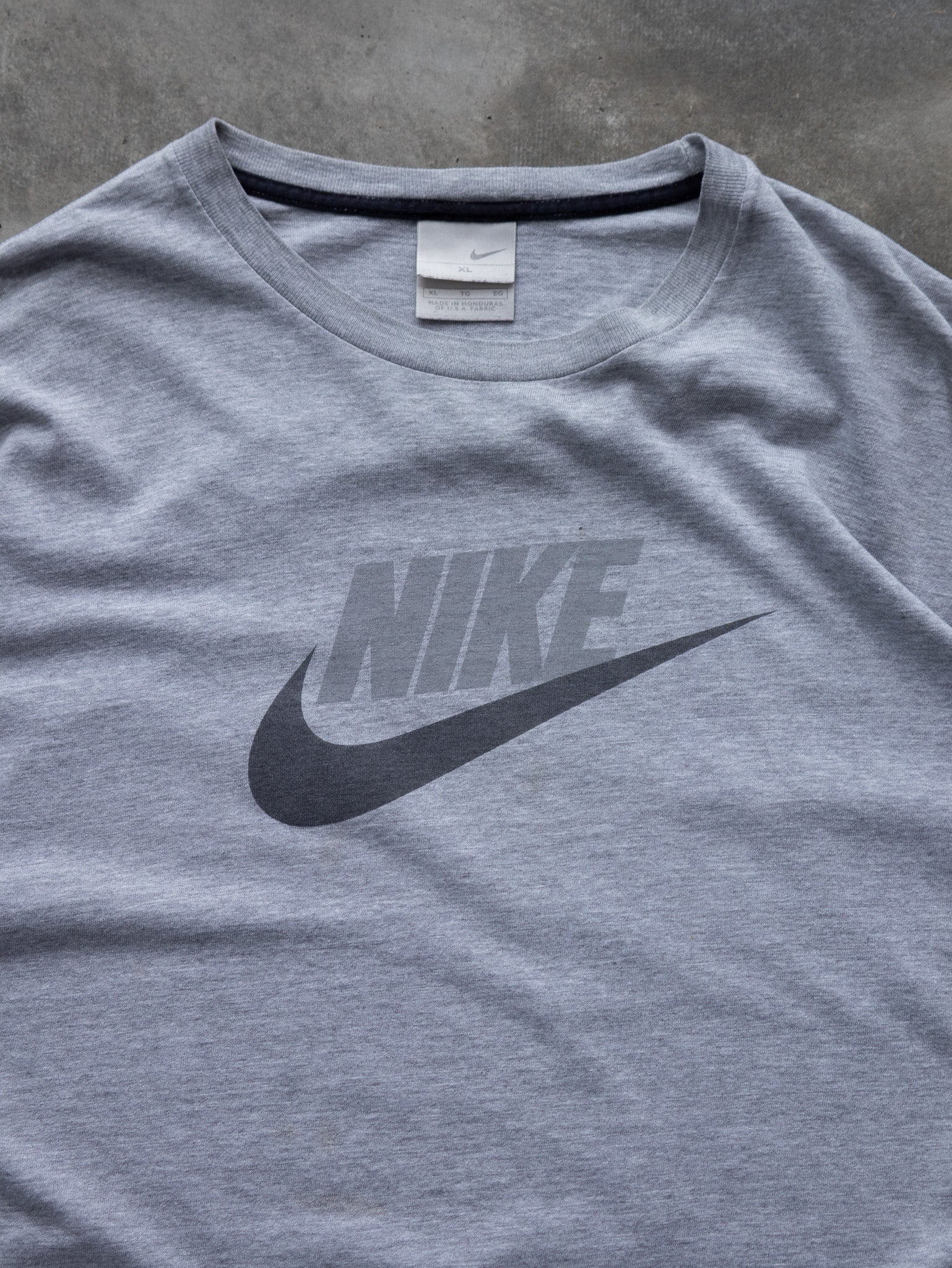 Vintage 00s Grey Nike Graphic Tee (XL)