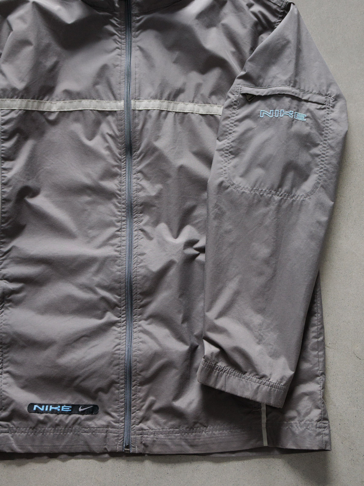 Vintage 00s Grey Nike Windbreaker (M)