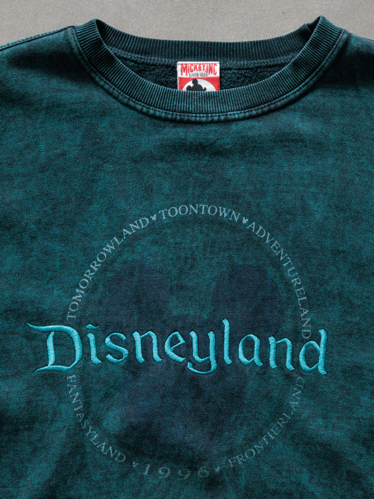 Vintage 1996 Green Disneyland Sweatshirt (L/XL)