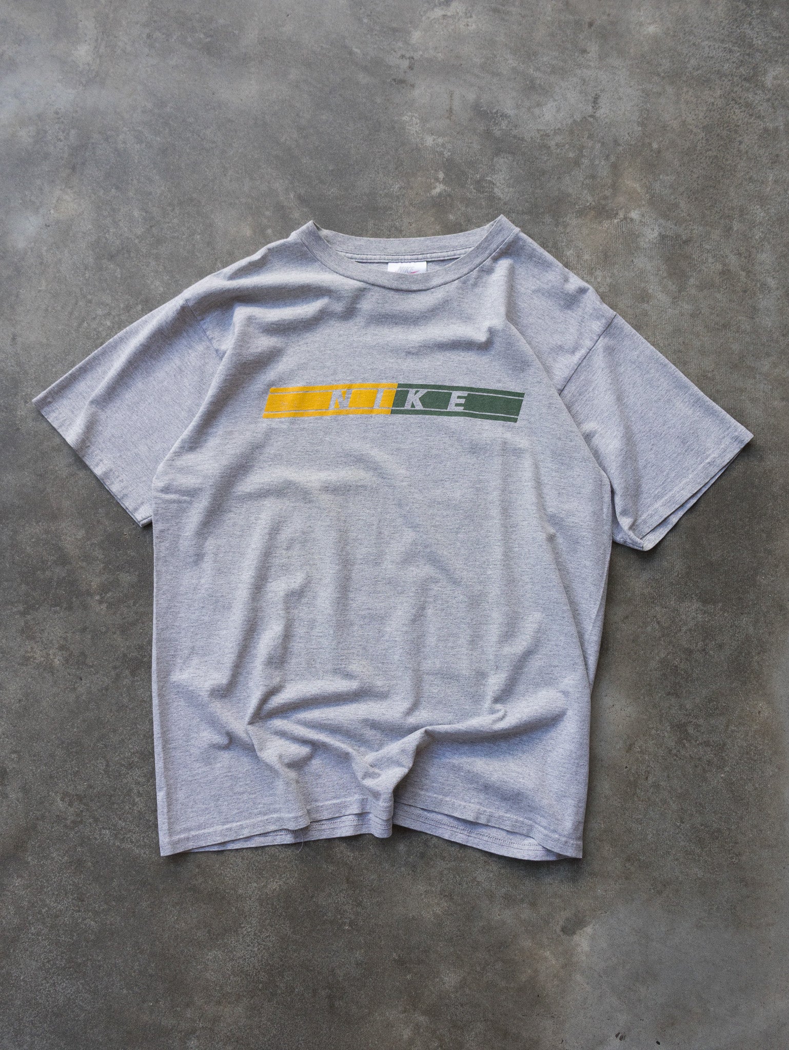 Vintage 90s Grey Nike Graphic Tee (M)