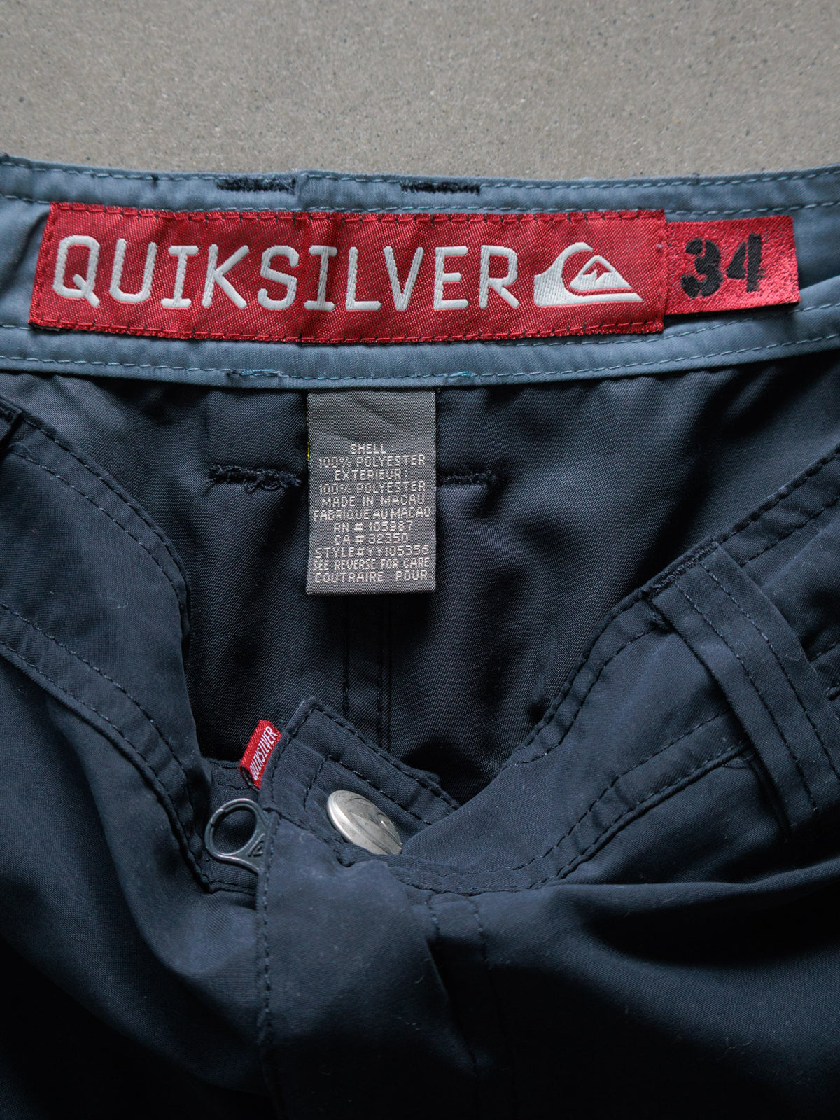 Vintage 00s Black Quiksilver Cargo Pants (W34)
