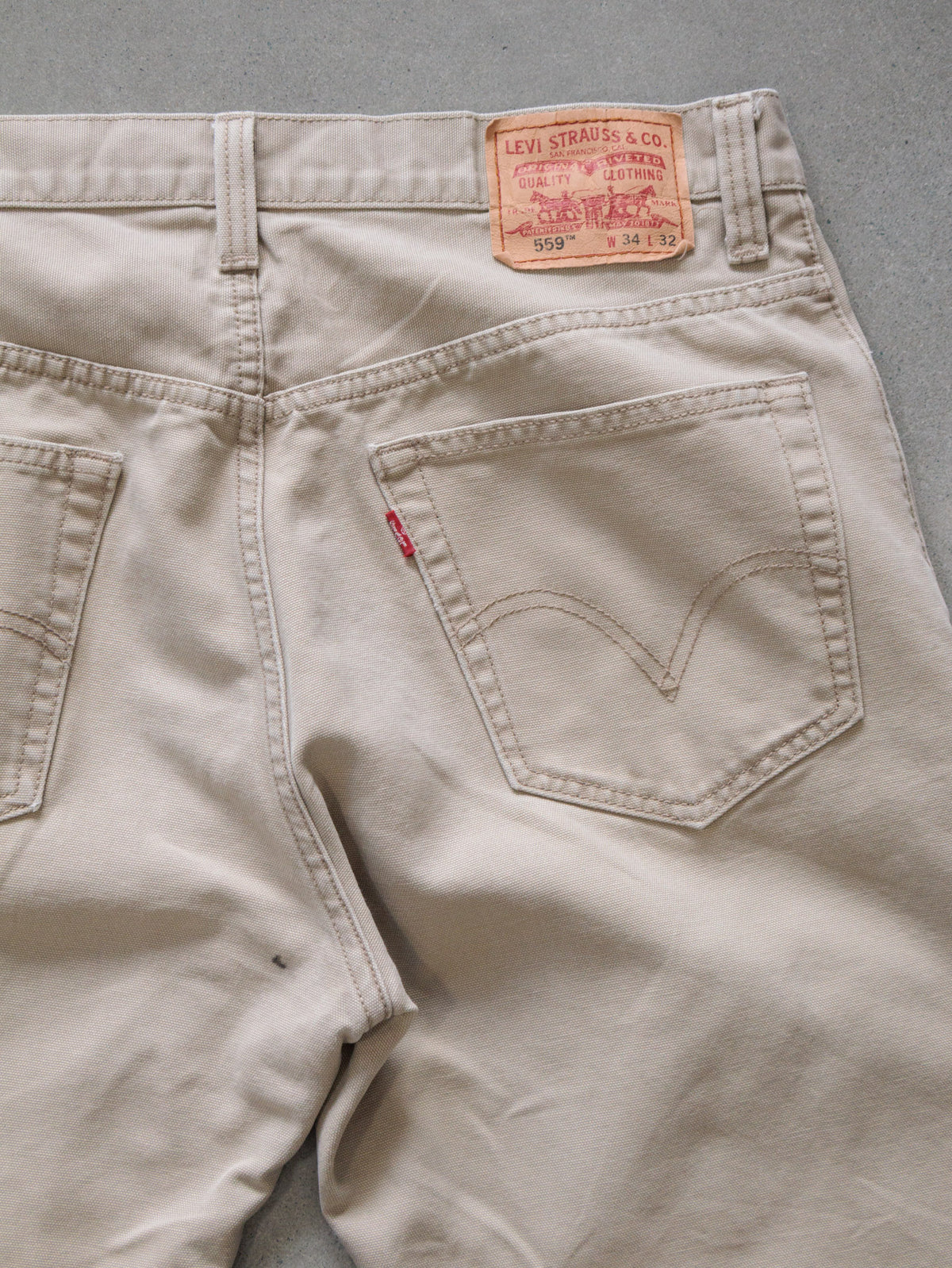 Vintage 00s Beige Levi's 559 Pants (W34)