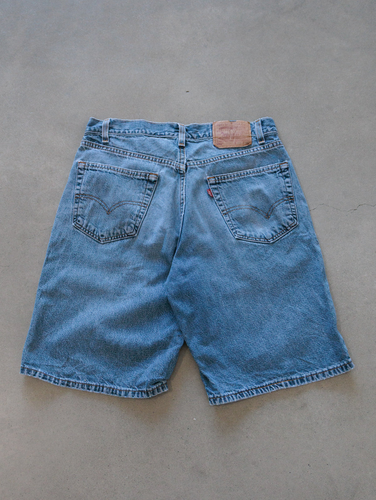 Vintage 90s Blue Levi's 550 Denim Shorts (W33)