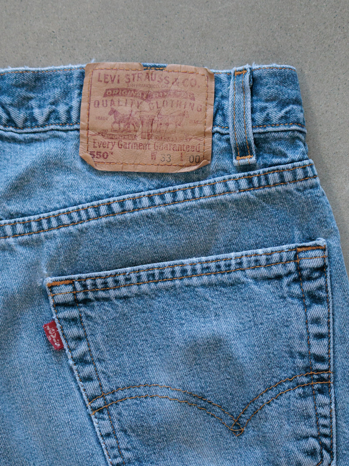 Vintage 90s Blue Levi's 550 Denim Shorts (W33)