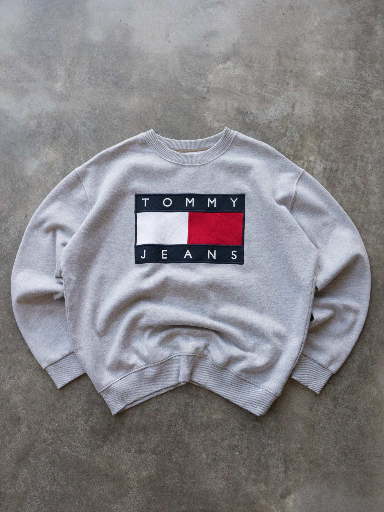 Vintage 90s Grey Tommy Hilfiger Sweatshirt (L)