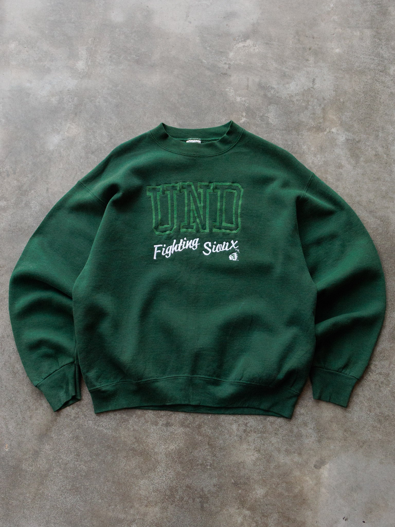 Vintage 90s Green Fighting Sioux Sweatshirt (L)