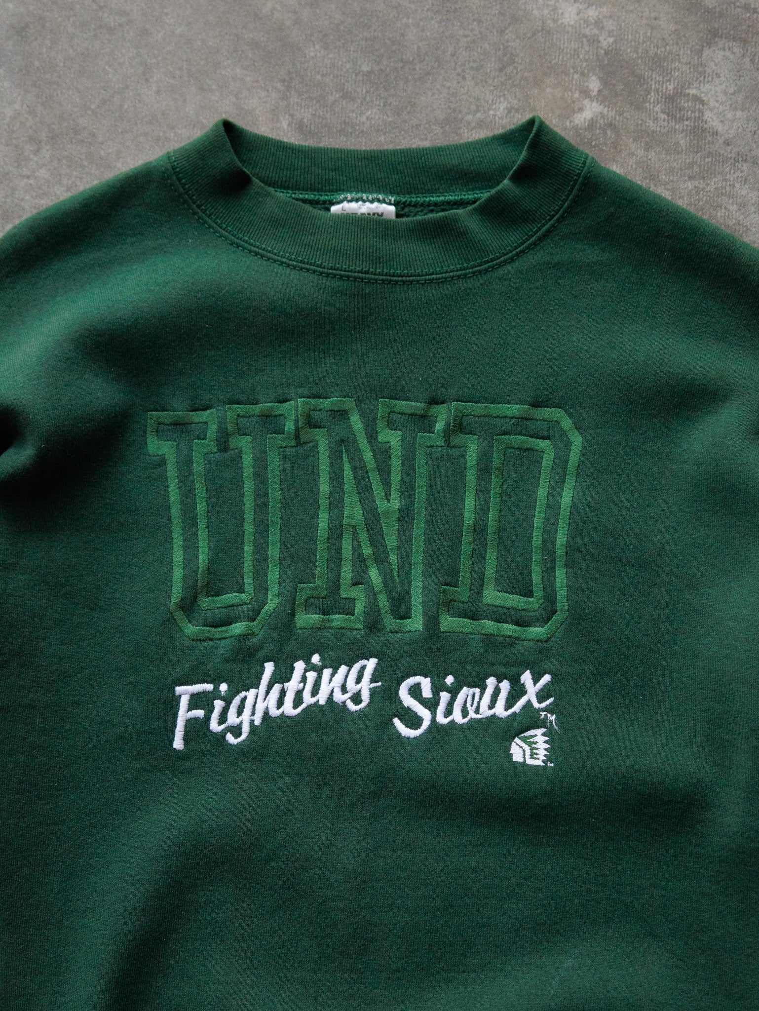 Vintage 90s Green Fighting Sioux Sweatshirt (L)
