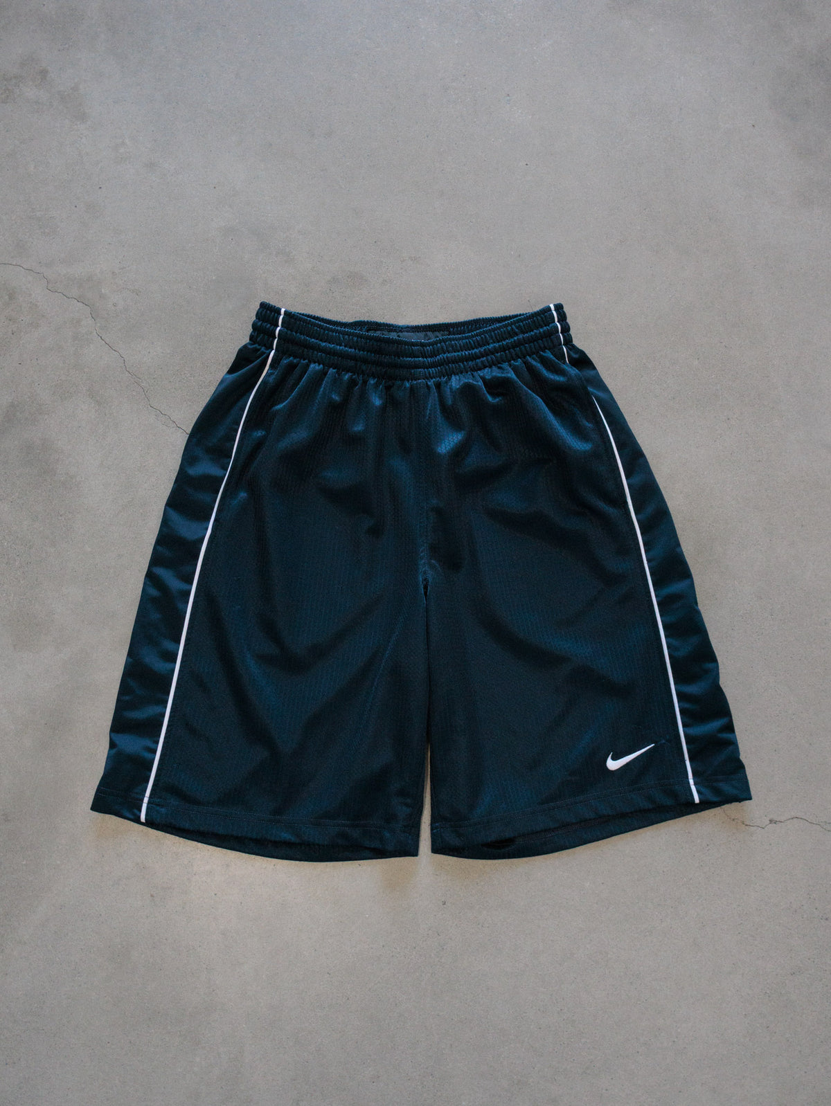 Vintage 00s Navy Nike Basketball Shorts (S)