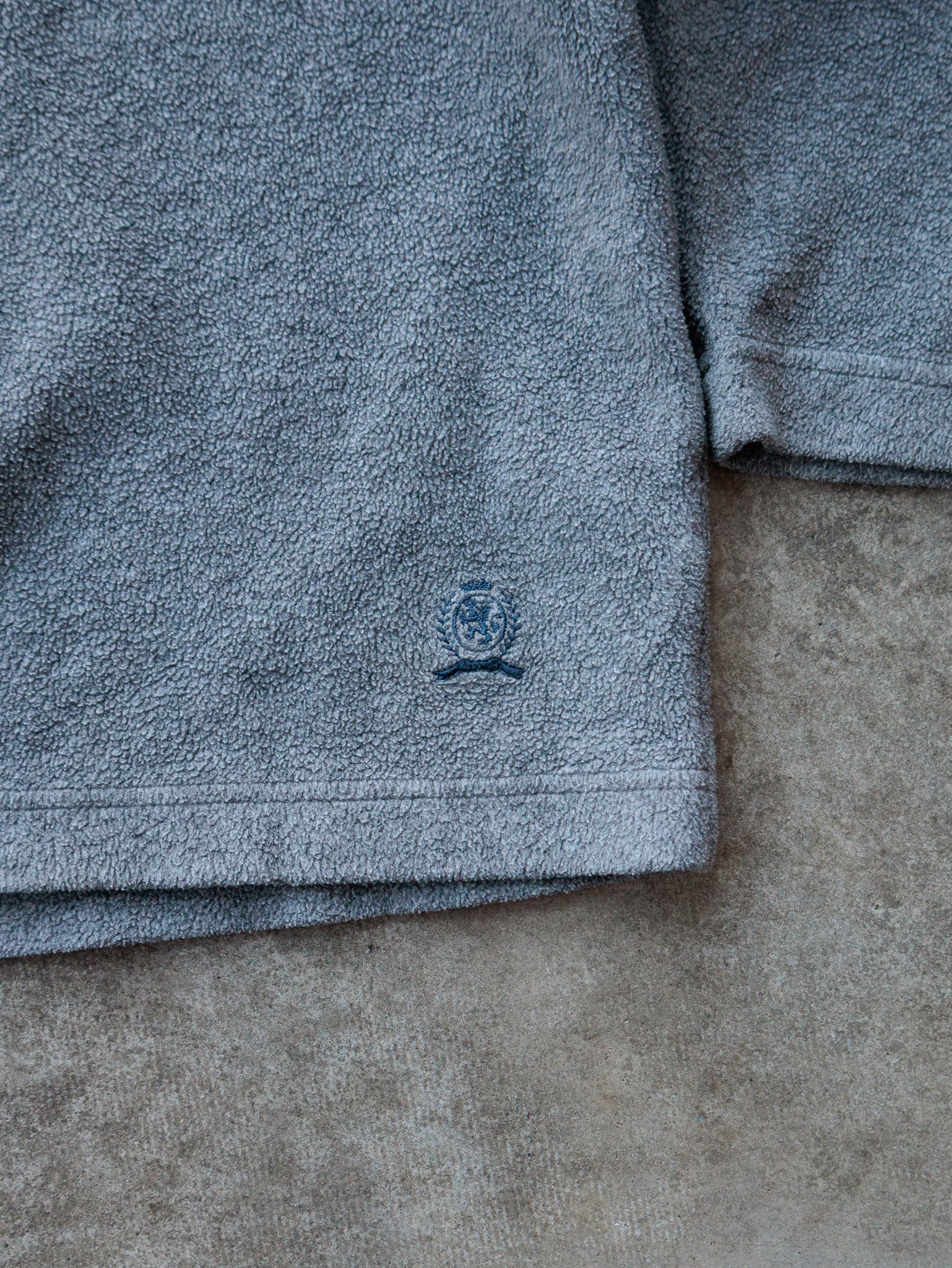 Vintage 90s Grey Tommy Hilfiger Fleece Sweatshirt (L)
