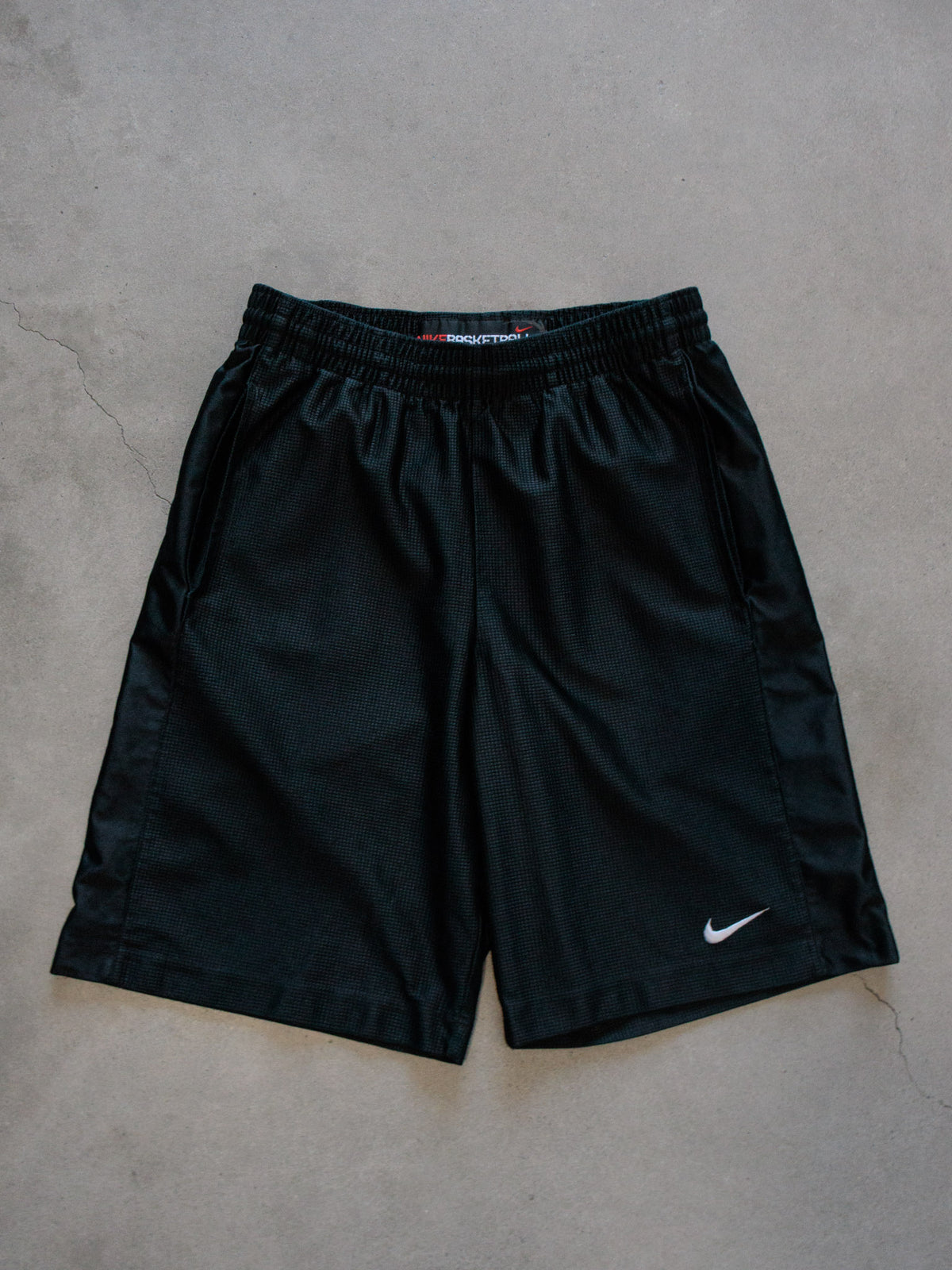 Vintage 00s Black Nike Basketball Shorts (S)