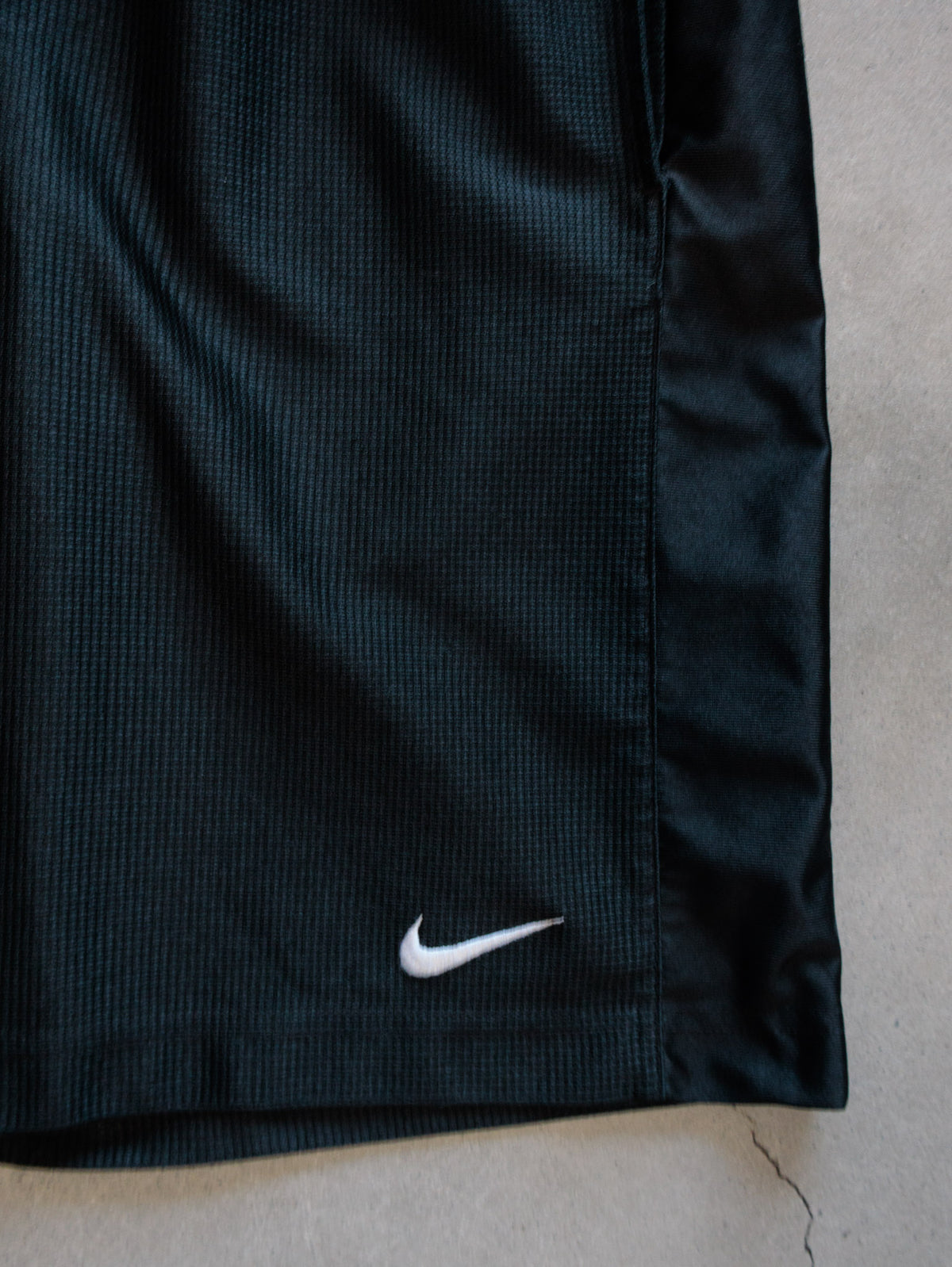 Vintage 00s Black Nike Basketball Shorts (S)