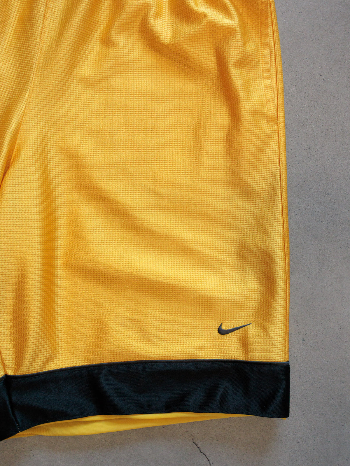 Vintage 00s Yellow Nike Shorts (M)