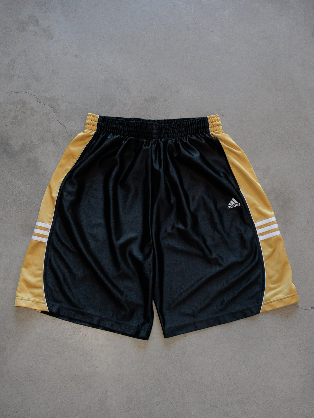 Vintage 00s Black Adidas Shorts (L)